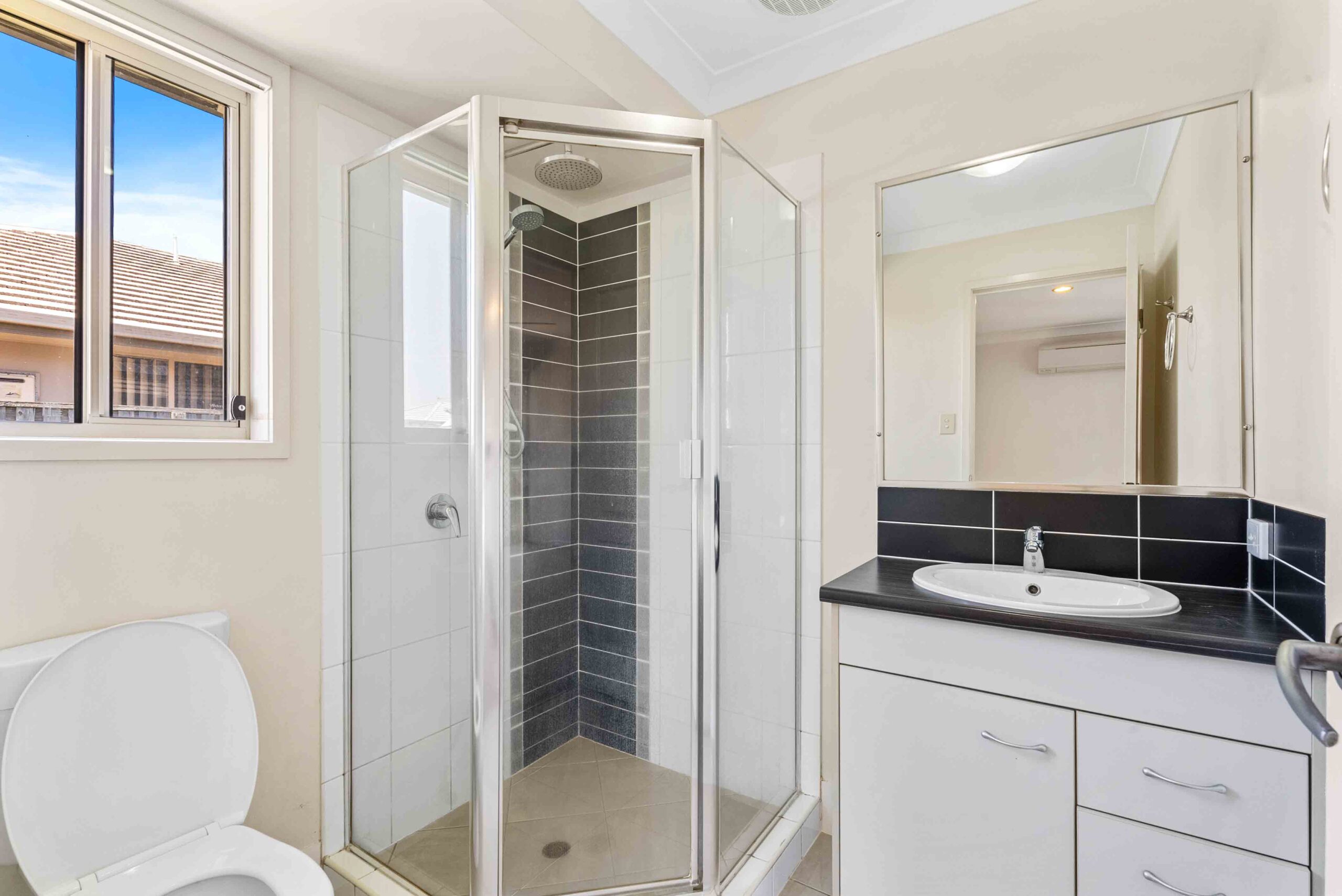 4 Parklink East Avenue, WONDUNNA, QLD 4655 AUS