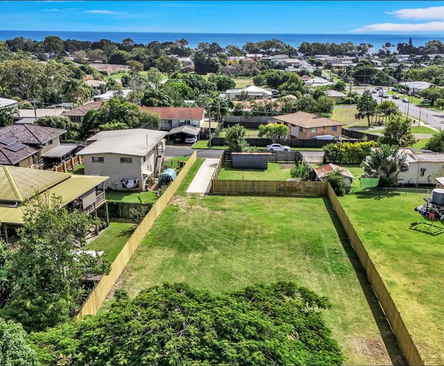 2A Jacaranda Drive, TORQUAY, QLD 4655 AUS