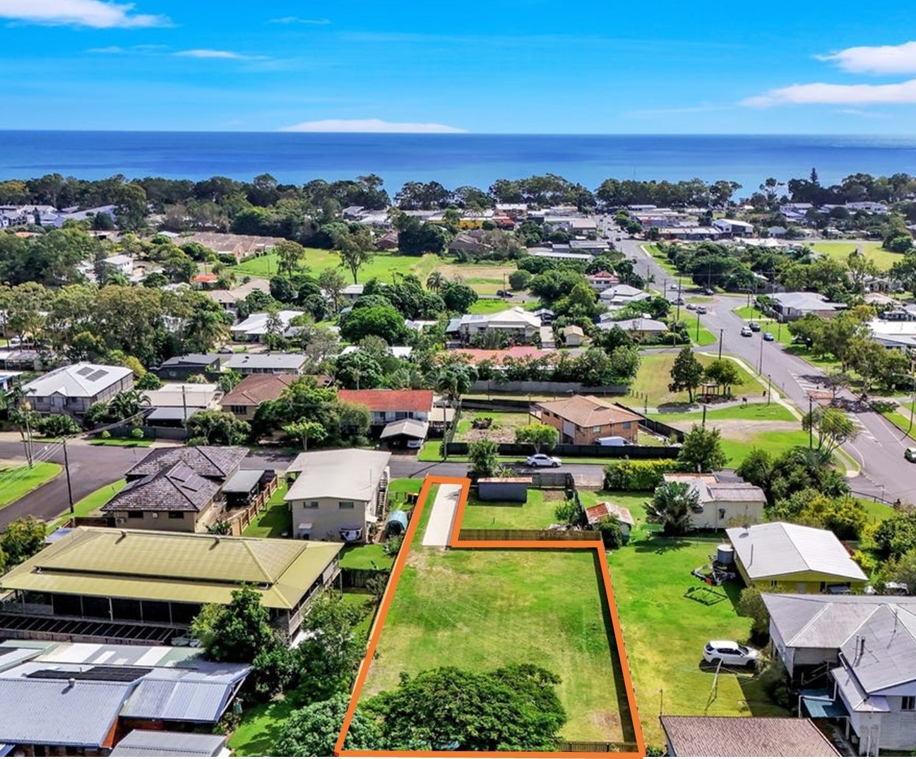 2A Jacaranda Drive, TORQUAY, QLD 4655 AUS