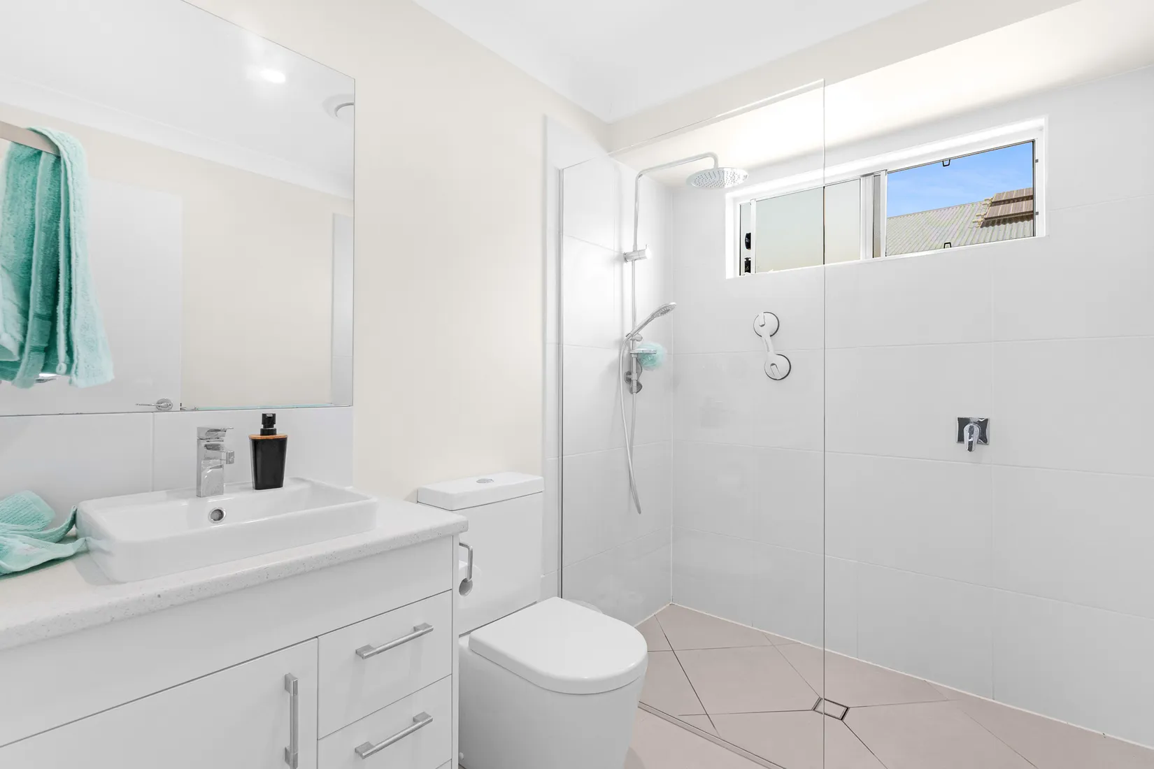 48 Windjammer Circuit, RIVER HEADS, QLD 4655 AUS