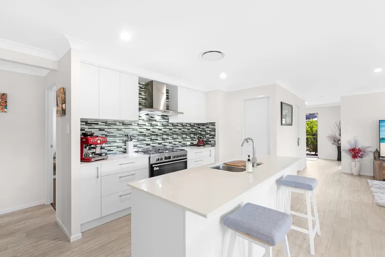 48 Windjammer Circuit, RIVER HEADS, QLD 4655 AUS