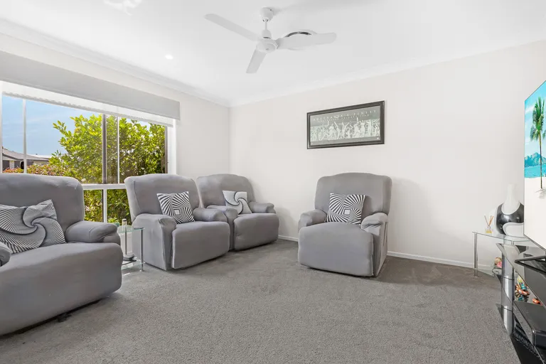 48 Windjammer Circuit, RIVER HEADS, QLD 4655 AUS