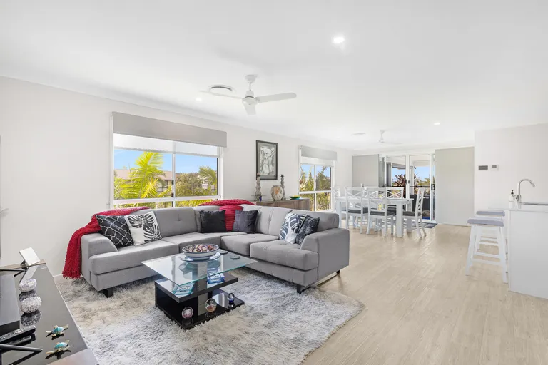 48 Windjammer Circuit, RIVER HEADS, QLD 4655 AUS