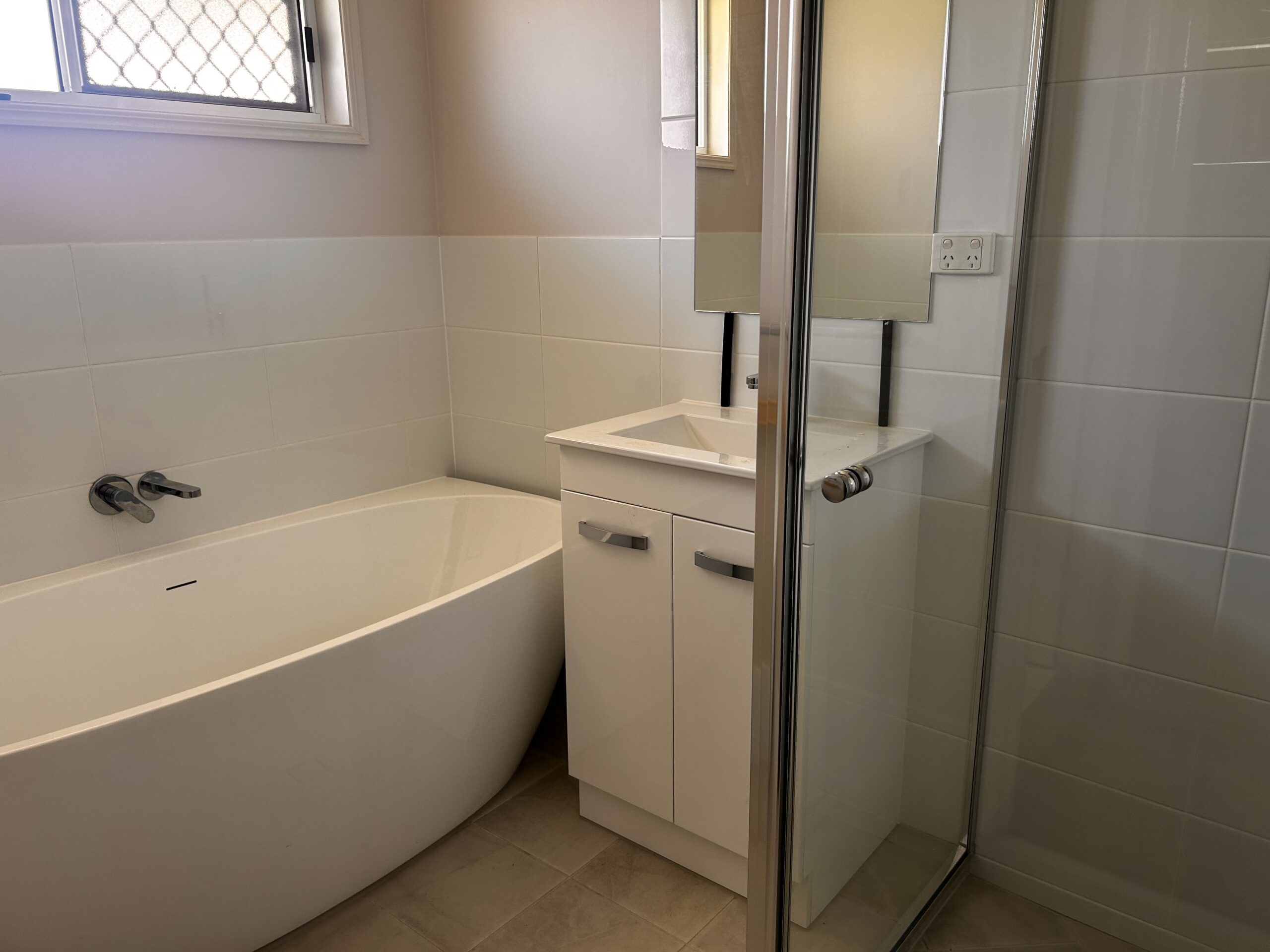 77 Exeter Street, TORQUAY, QLD 4655 AUS