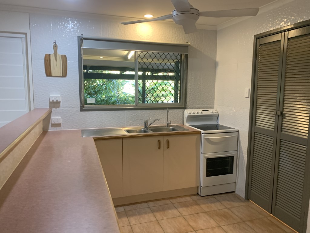 4 Barry Street, TORQUAY, QLD 4655 AUS