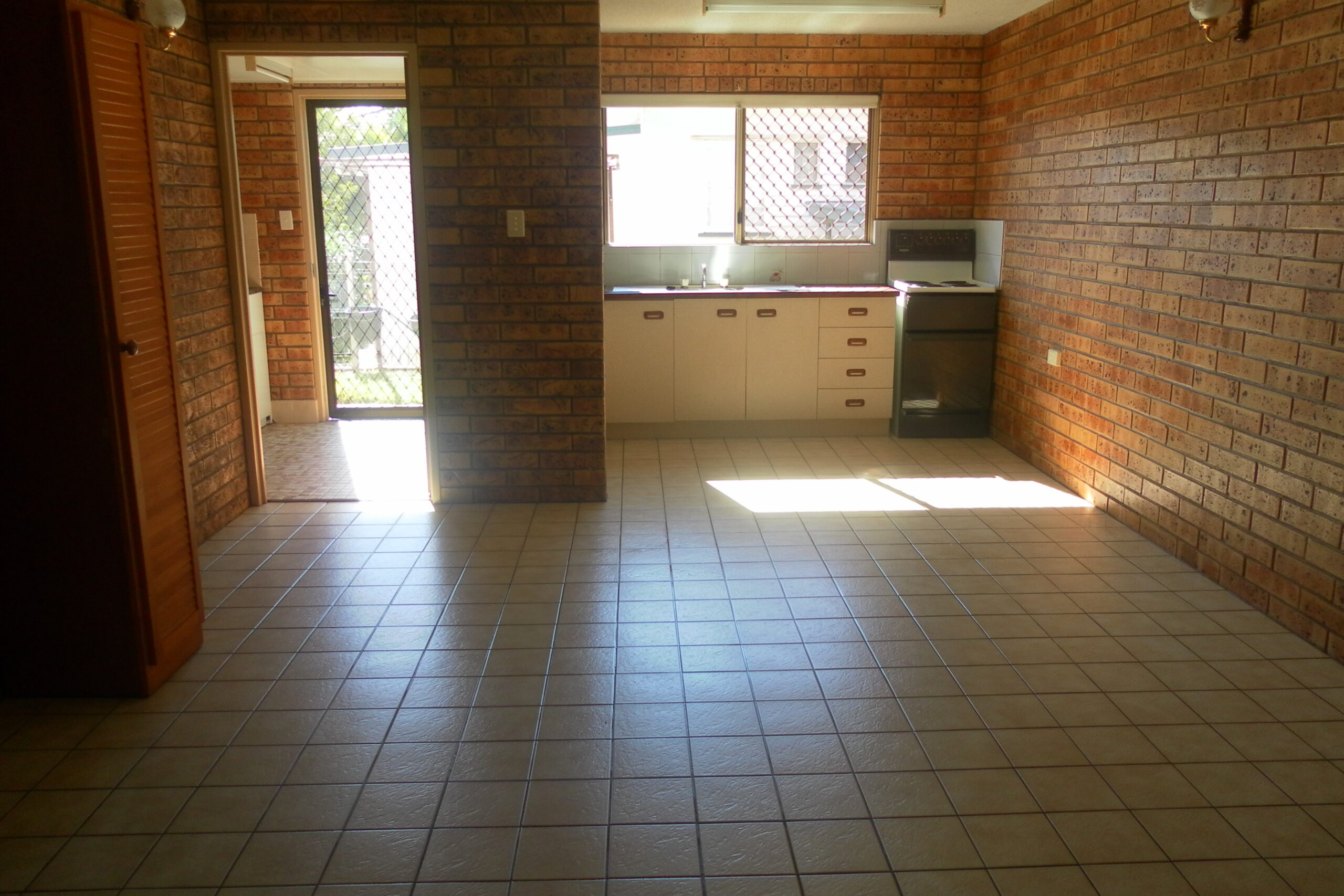 4/199 Cypress Street, URANGAN, QLD 4655 AUS