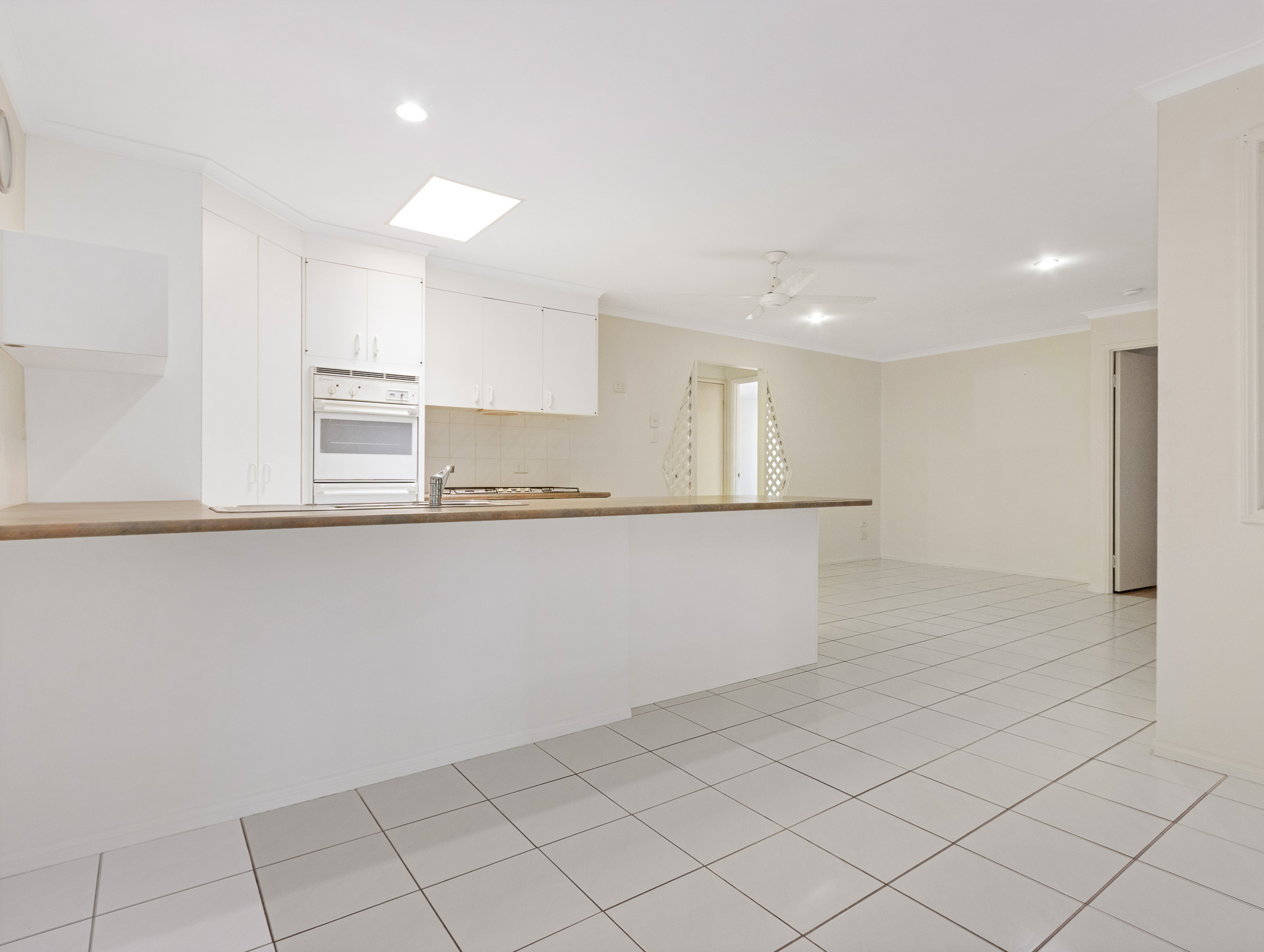 4 Palmwood Drive, DUNDOWRAN BEACH, QLD 4655 AUS