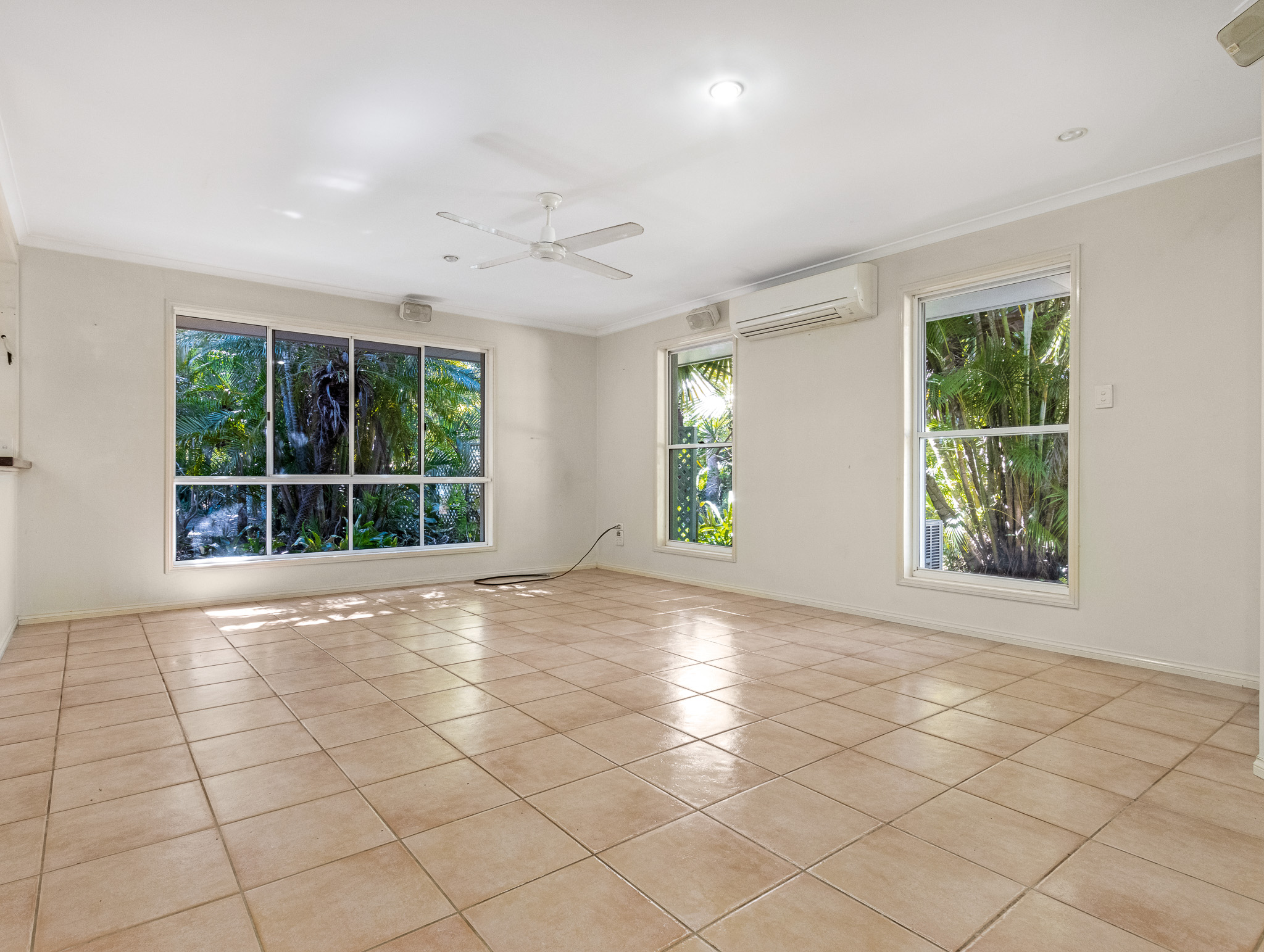 4 Palmwood Drive, DUNDOWRAN BEACH, QLD 4655 AUS