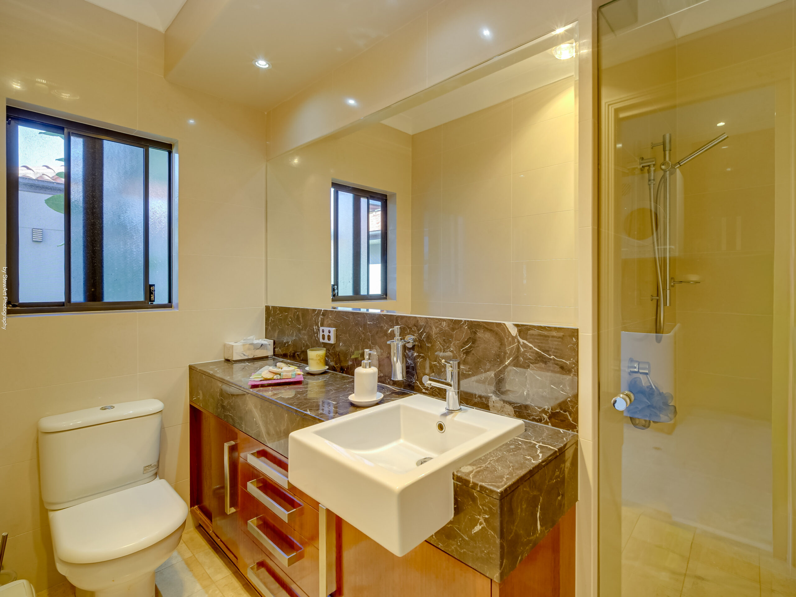 189 Esplanade, POINT VERNON, QLD 4655 AUS