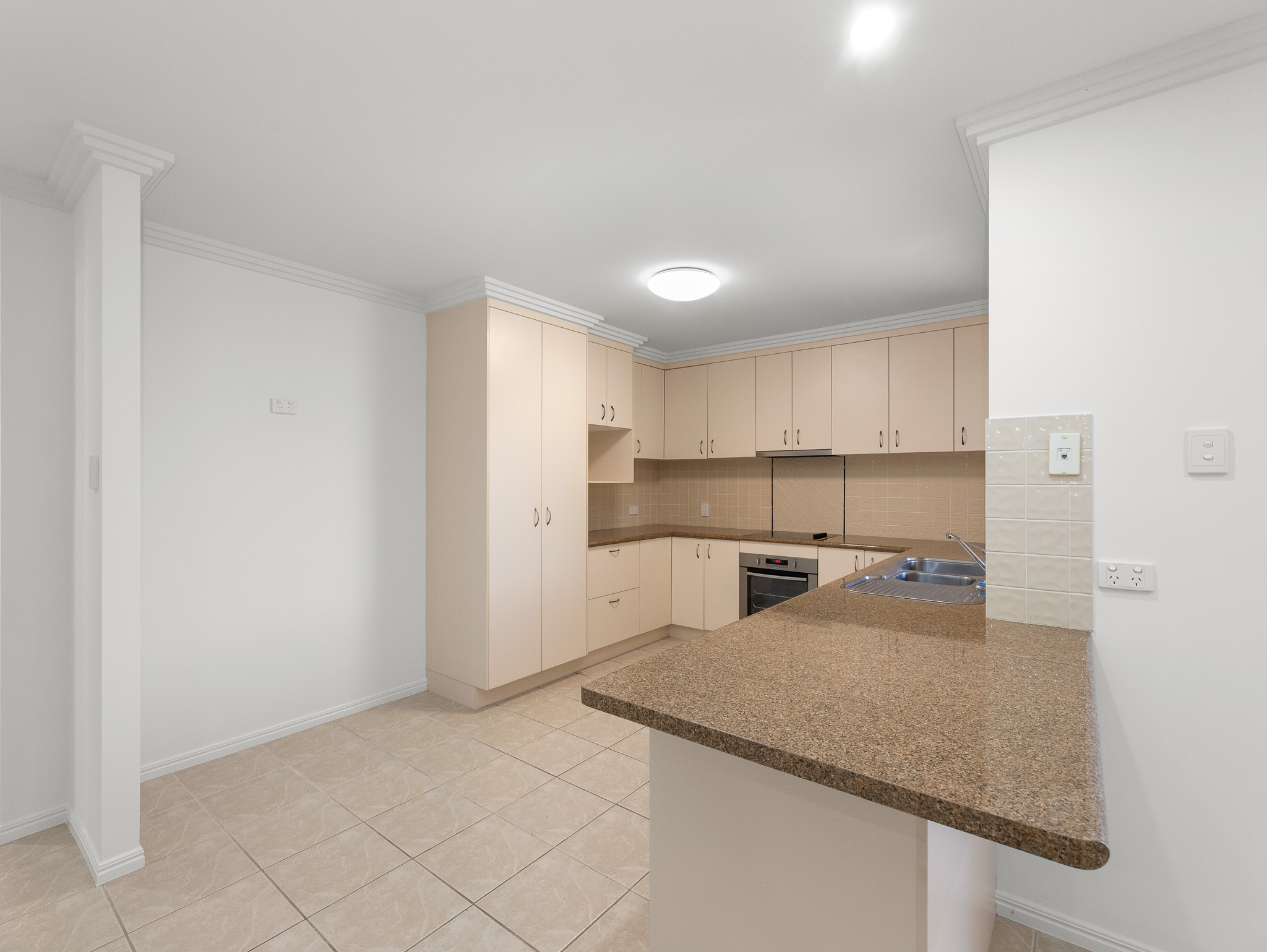 3 Carlisle Court, KAWUNGAN, QLD 4655 AUS