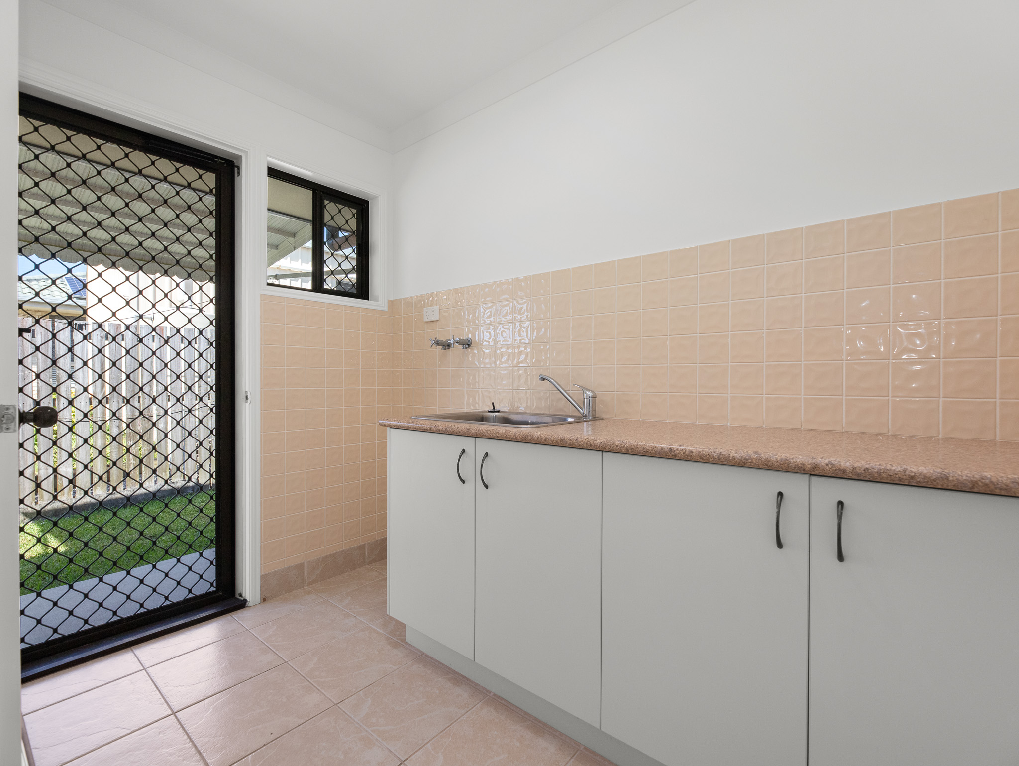 3 Carlisle Court, KAWUNGAN, QLD 4655 AUS