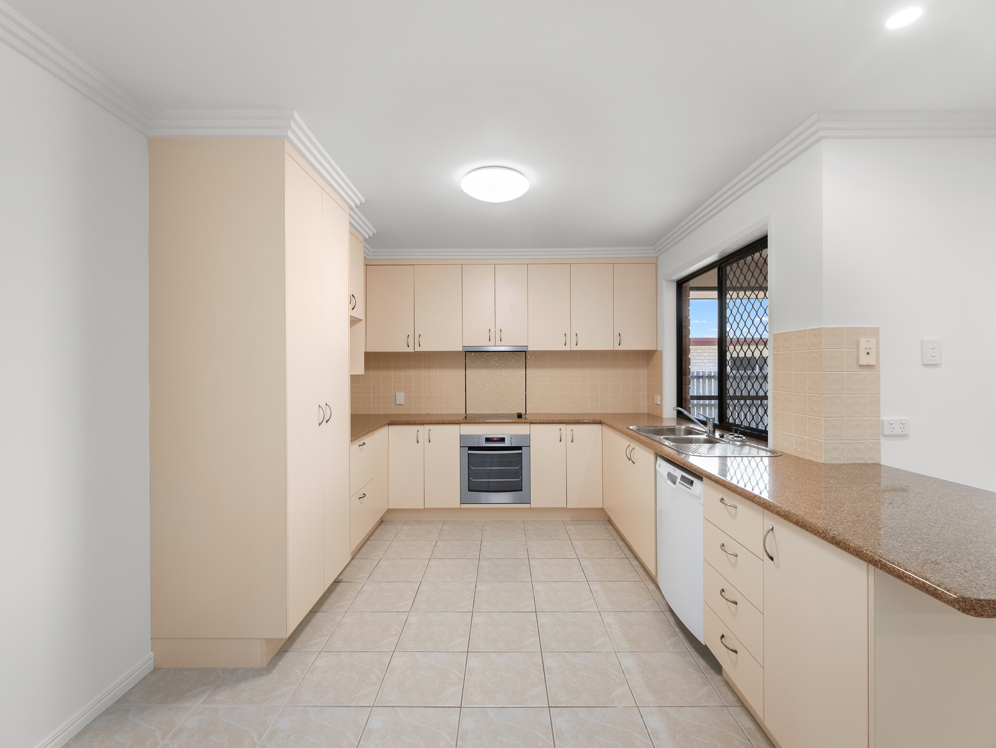 3 Carlisle Court, KAWUNGAN, QLD 4655 AUS