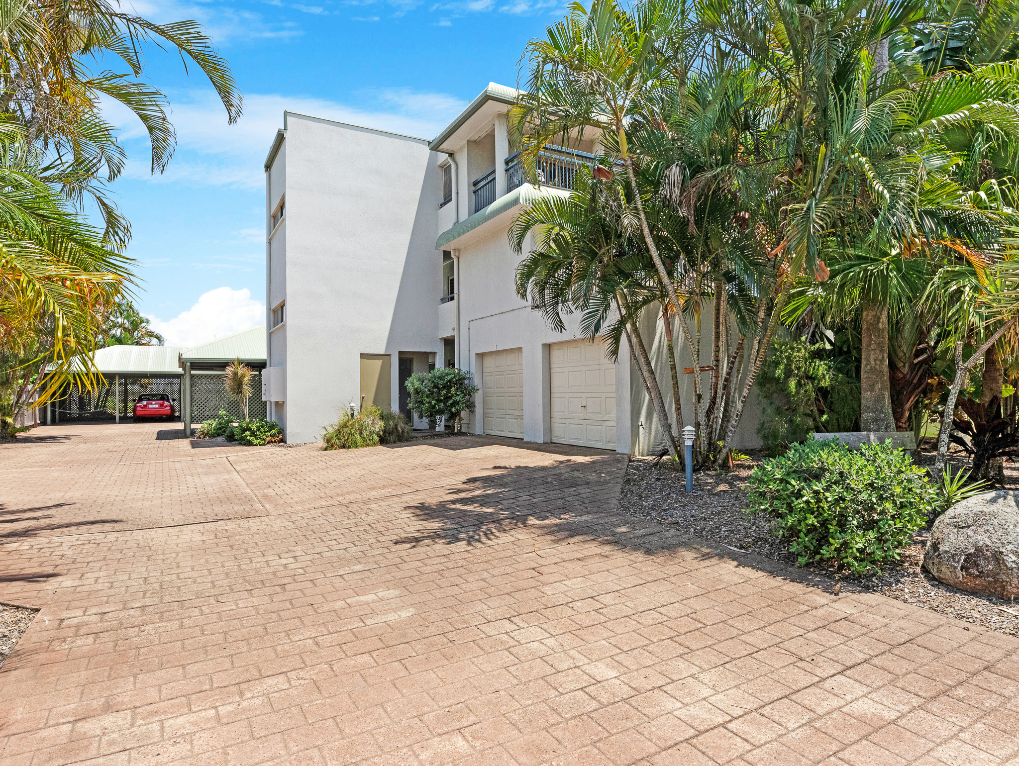5/3 Beach Road, PIALBA, QLD 4655 AUS