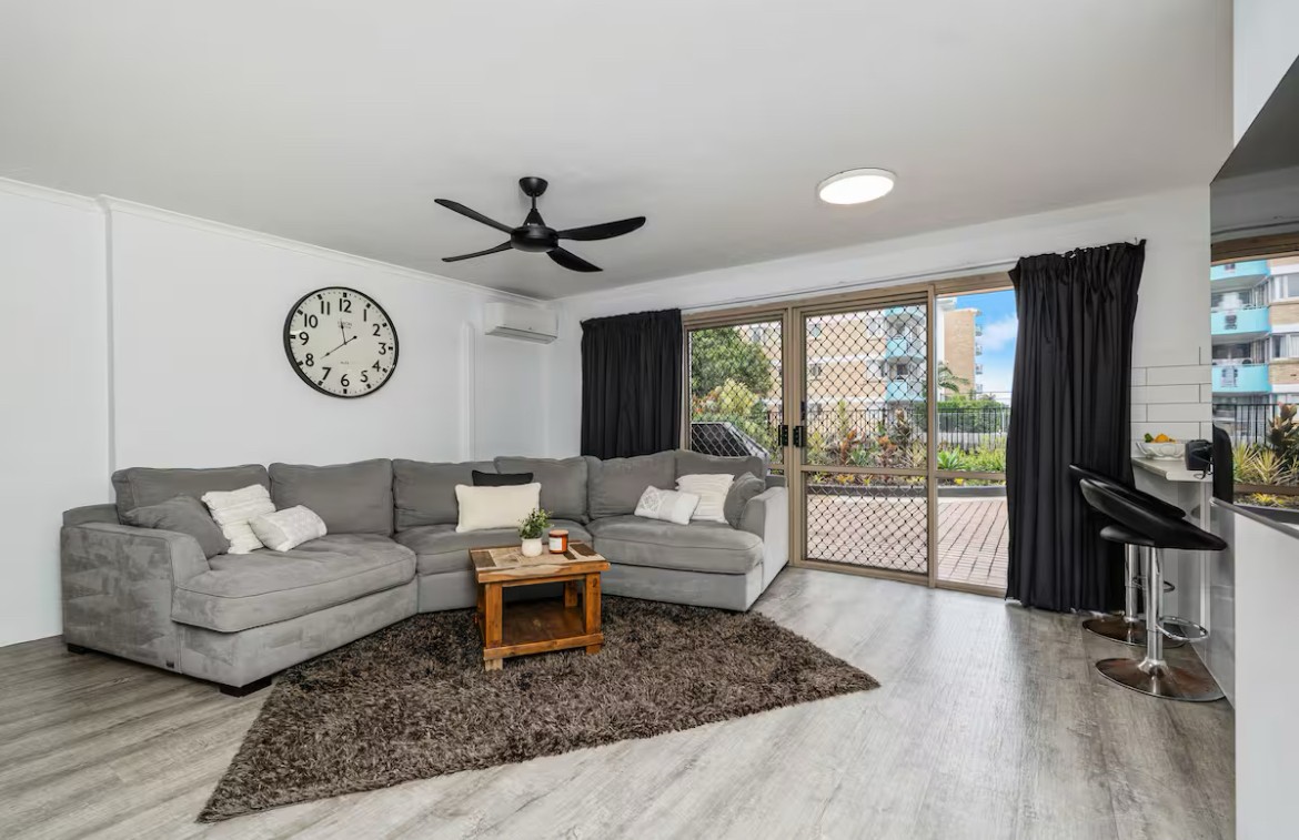 4/383 Esplanade, TORQUAY, QLD 4655 AUS