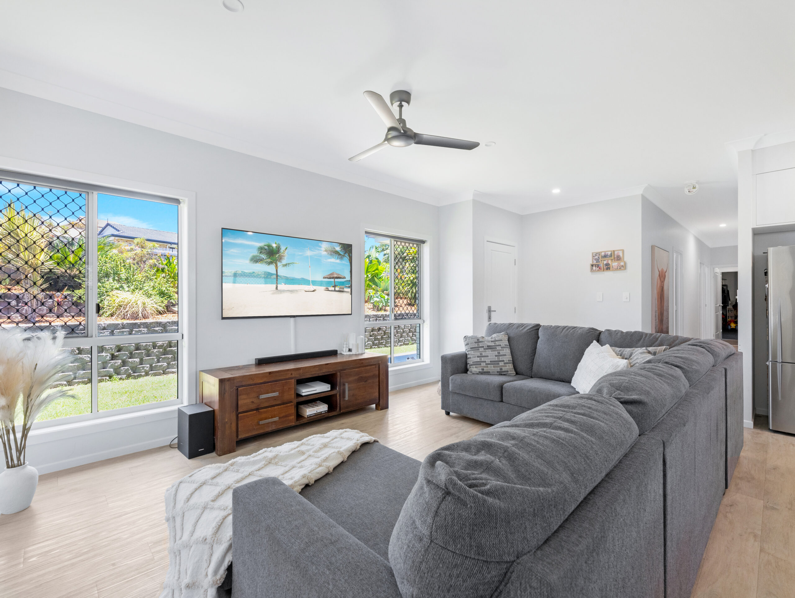 24 Gundesen Drive, URRAWEEN, QLD 4655 AUS