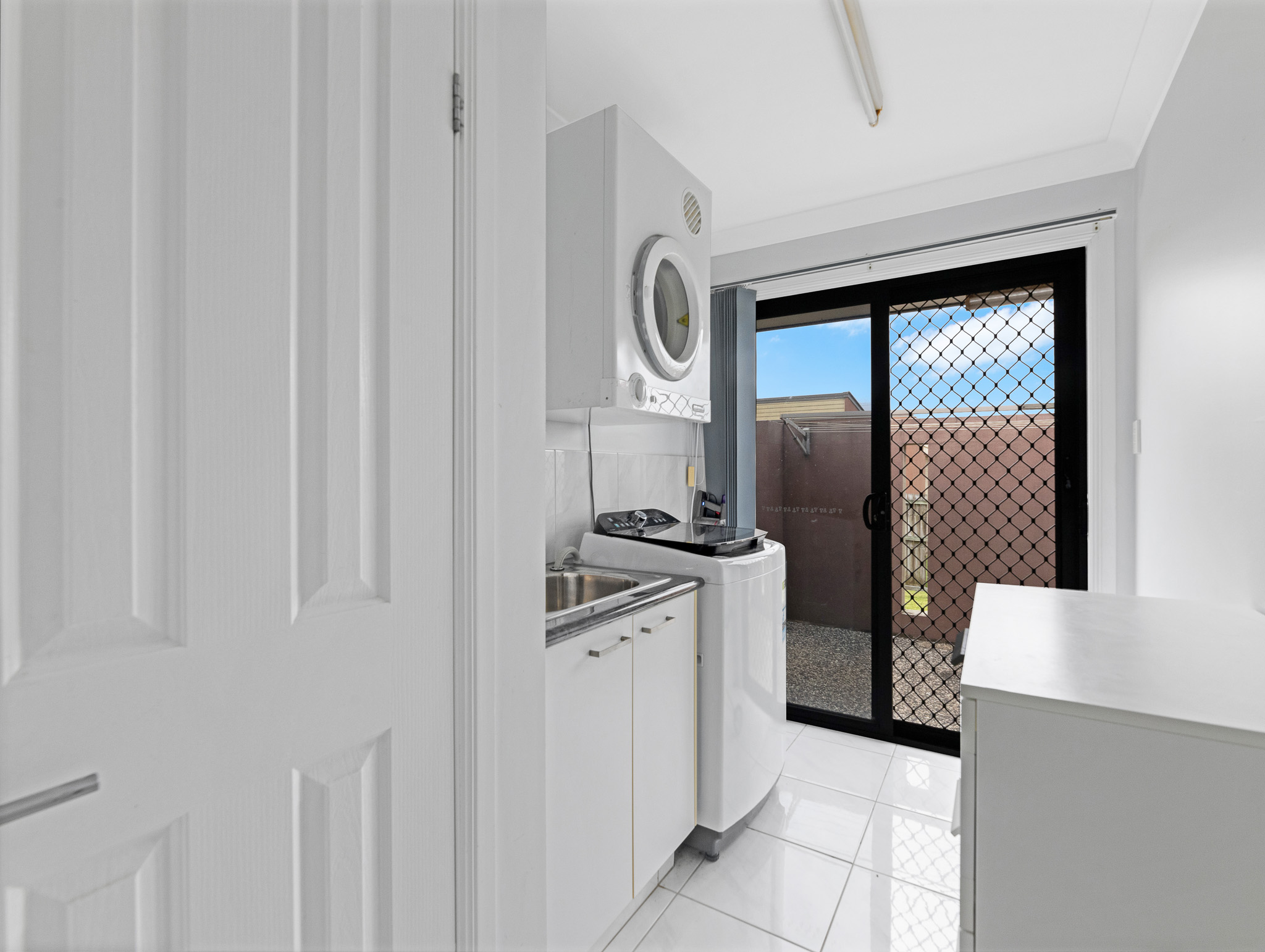 2 Walkers Road, URANGAN, QLD 4655 AUS