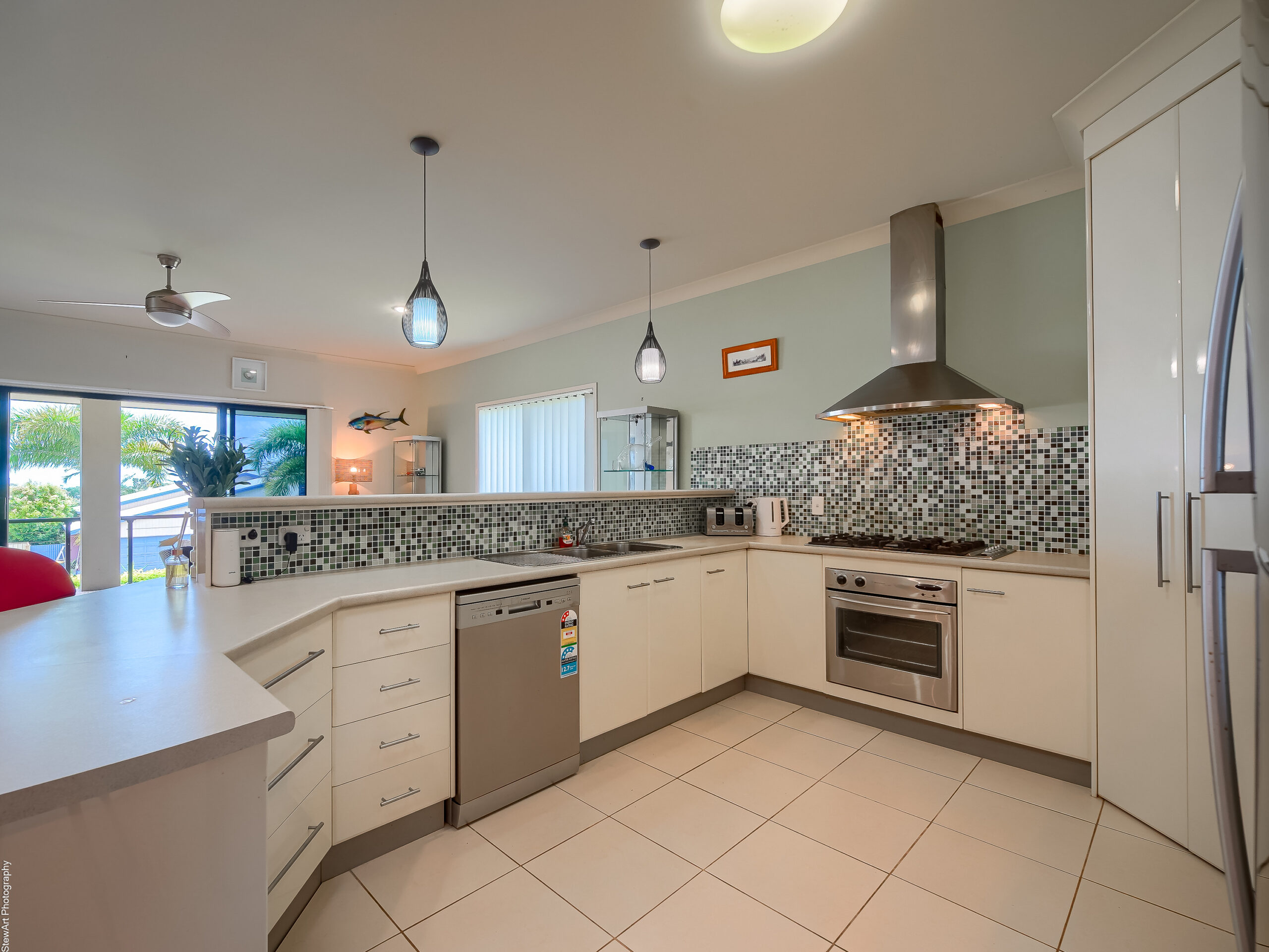 6 Pohlmann Court, SCARNESS, QLD 4655 AUS