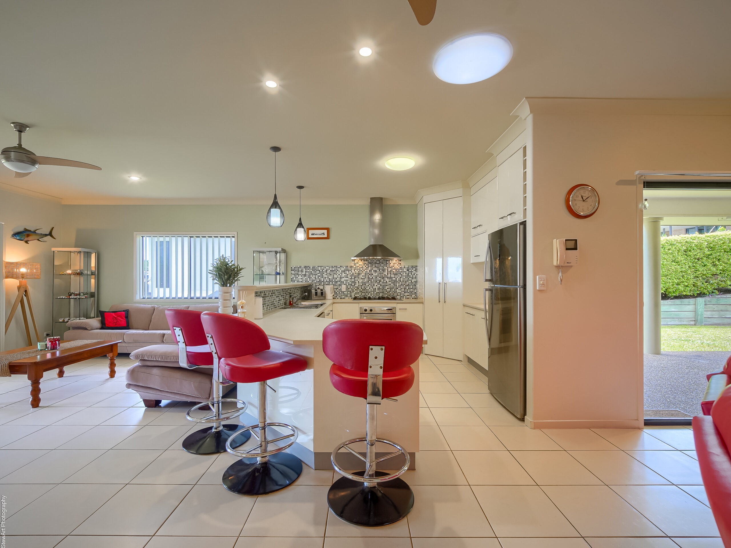 6 Pohlmann Court, SCARNESS, QLD 4655 AUS