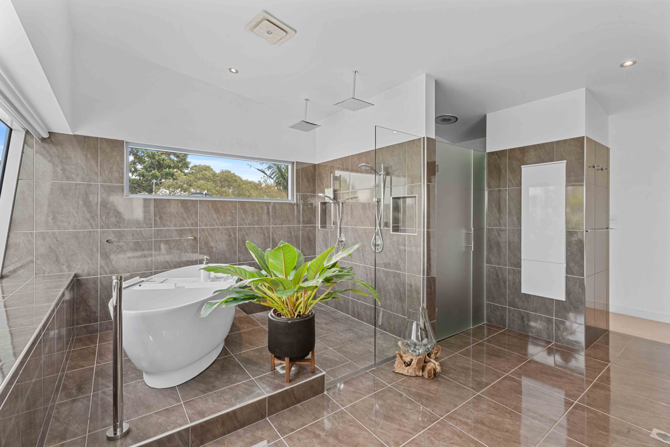 14 Regency Avenue, URRAWEEN, QLD 4655 AUS