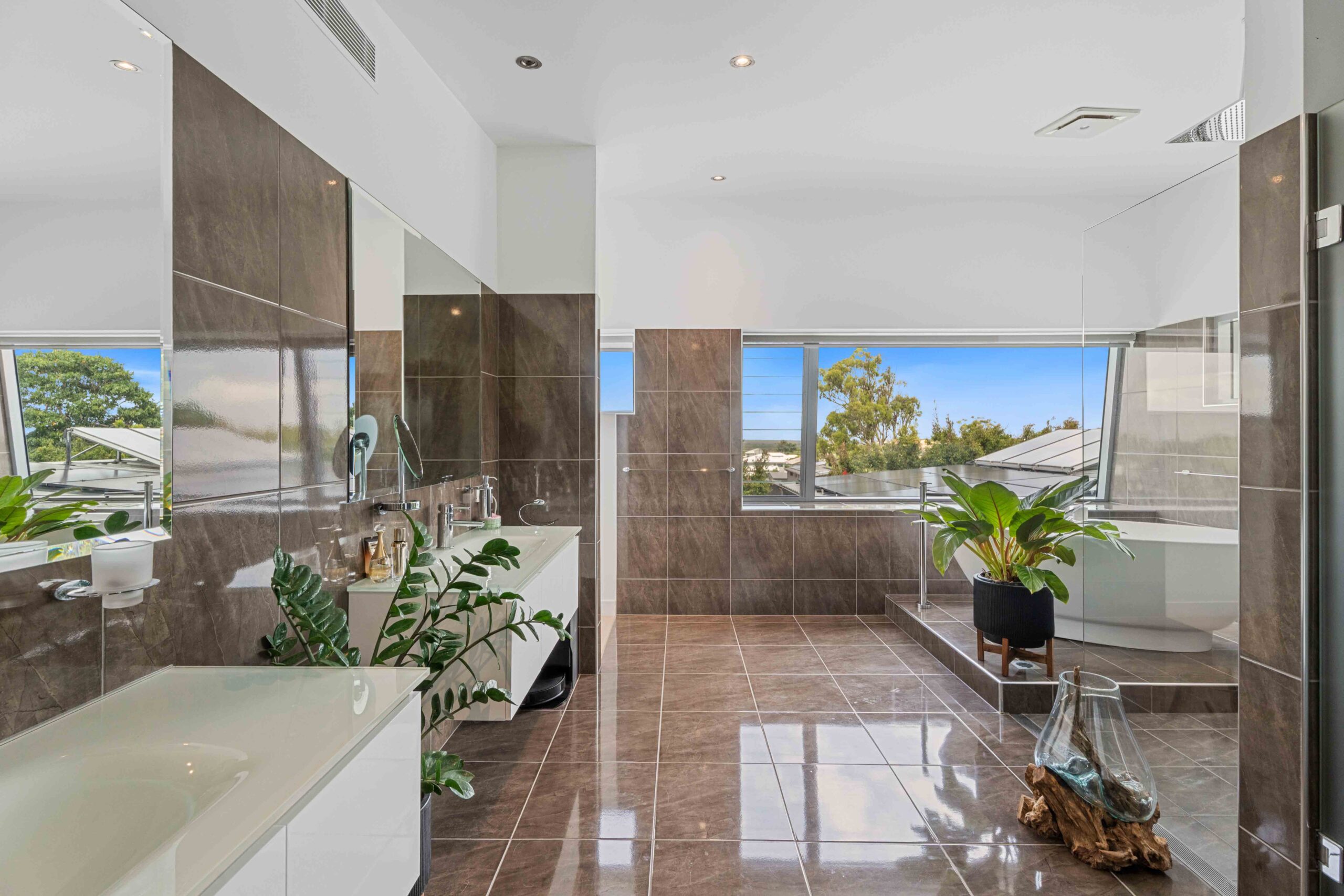 14 Regency Avenue, URRAWEEN, QLD 4655 AUS