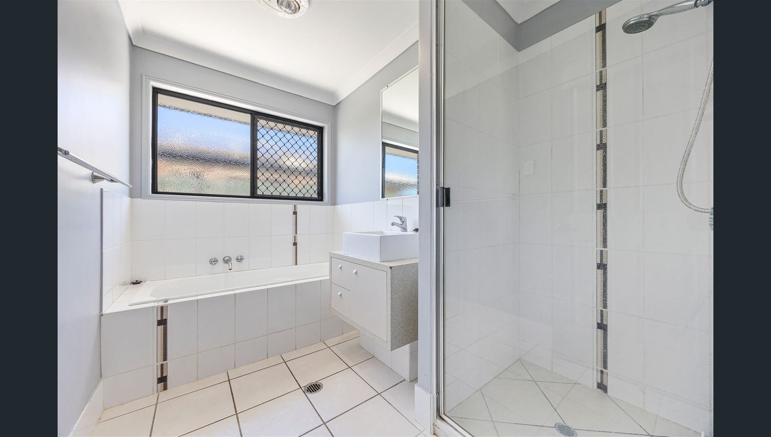 51 Bunya Court, ELI WATERS, QLD 4655 AUS