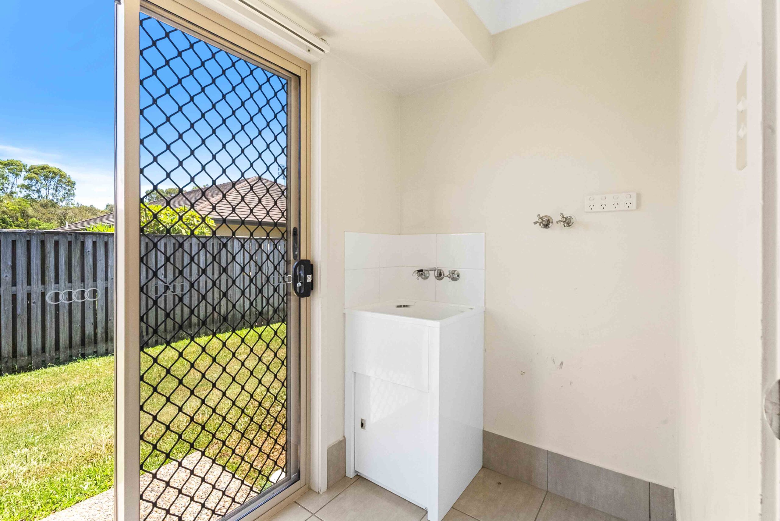 4 Parklink East Avenue, WONDUNNA, QLD 4655 AUS