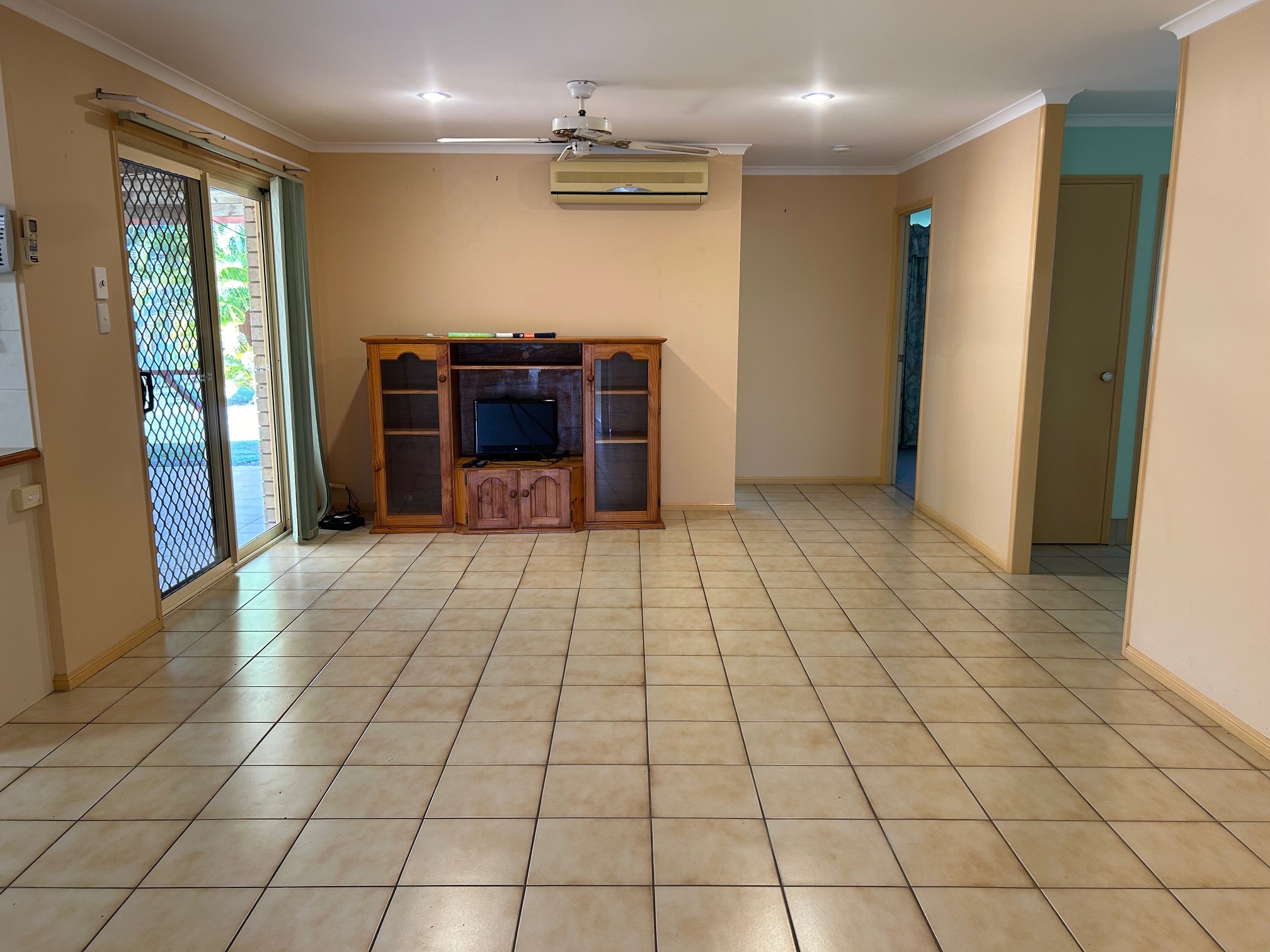 71 Ladbroke Crescent, URANGAN, QLD 4655 AUS