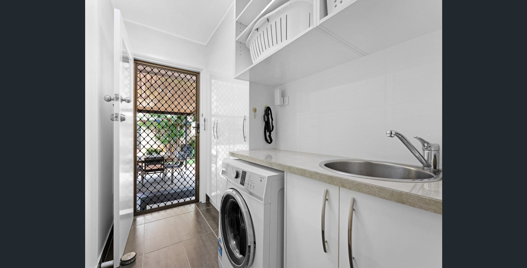 17 Campbell Street, TORQUAY, QLD 4655 AUS