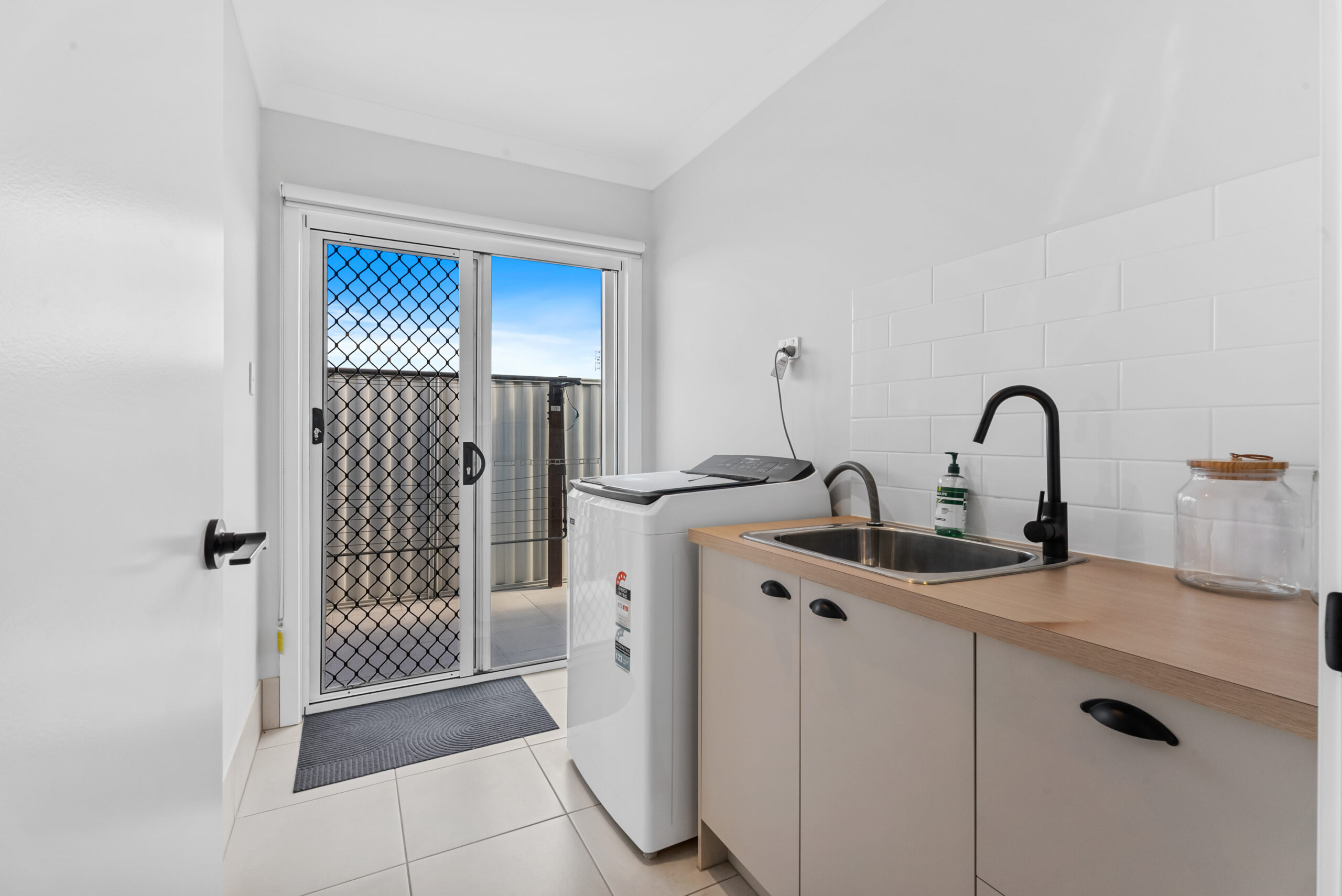 13 Mataranka Circuit, NIKENBAH, QLD 4655 AUS