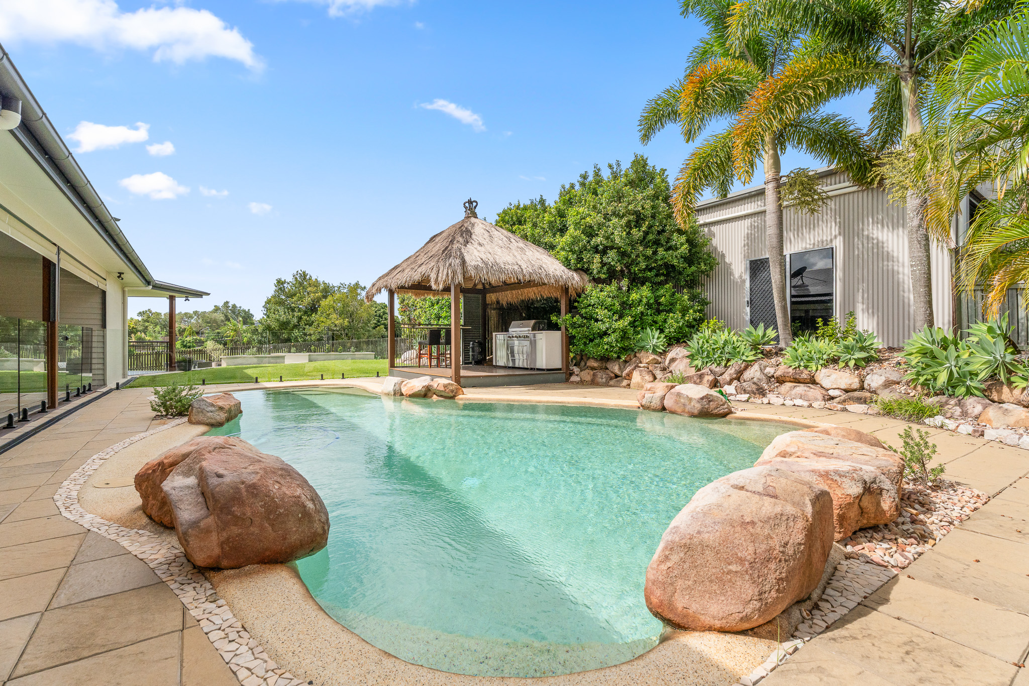 9-11 Gundesen Drive, URRAWEEN, QLD 4655 AUS