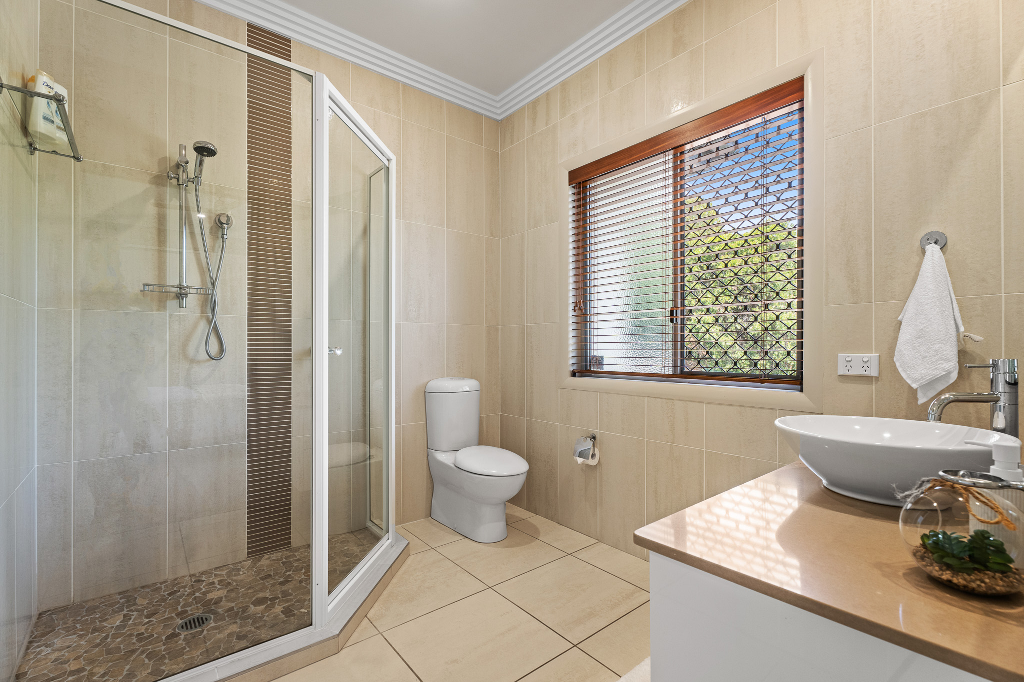 9-11 Gundesen Drive, URRAWEEN, QLD 4655 AUS