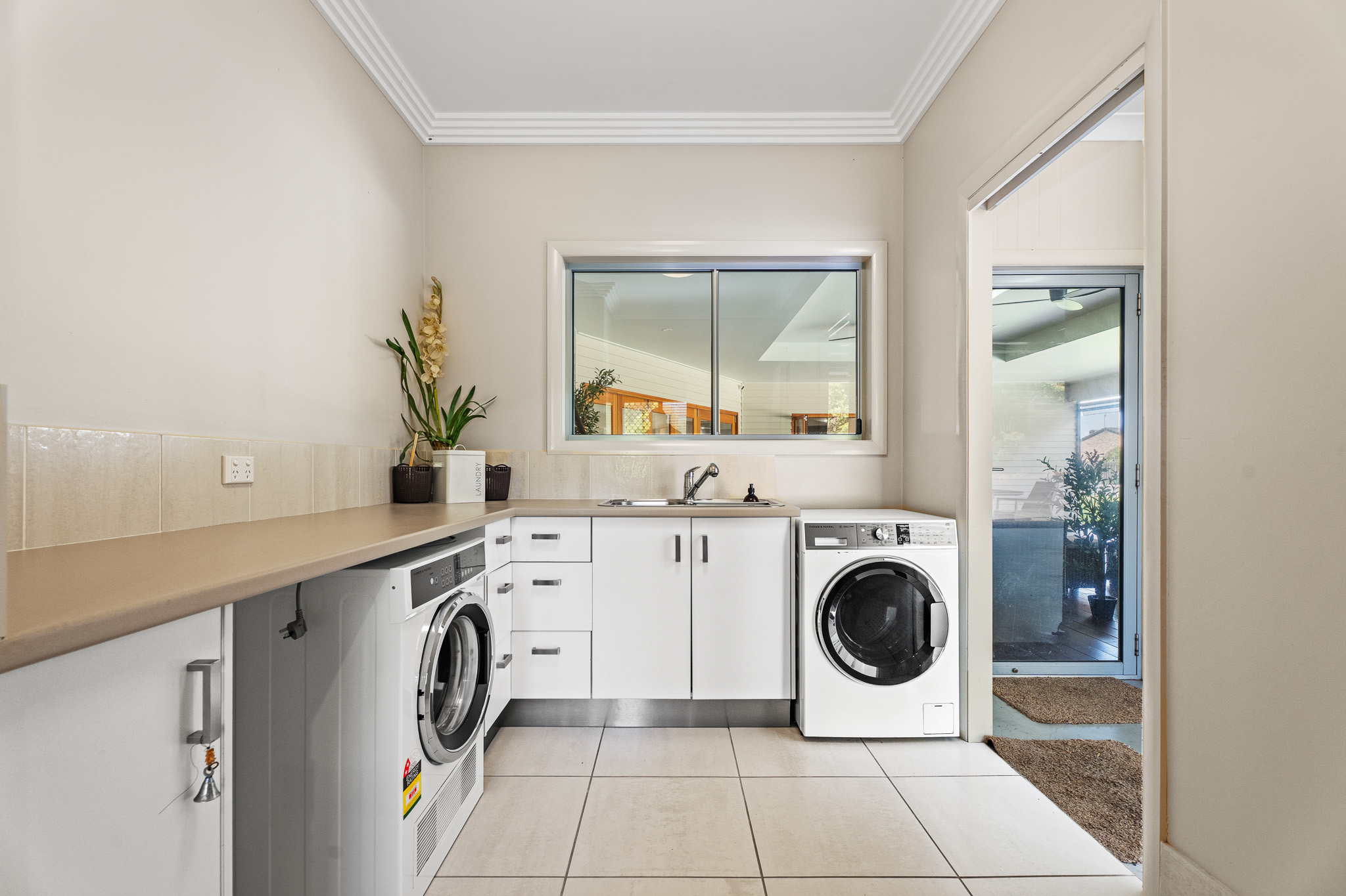 9-11 Gundesen Drive, URRAWEEN, QLD 4655 AUS