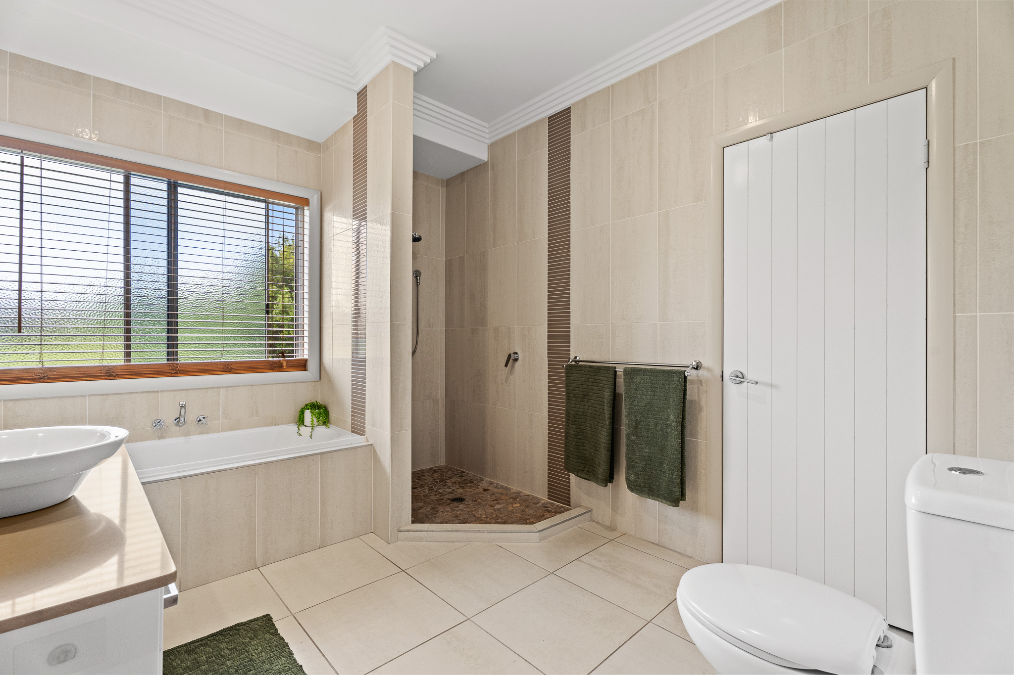 9-11 Gundesen Drive, URRAWEEN, QLD 4655 AUS