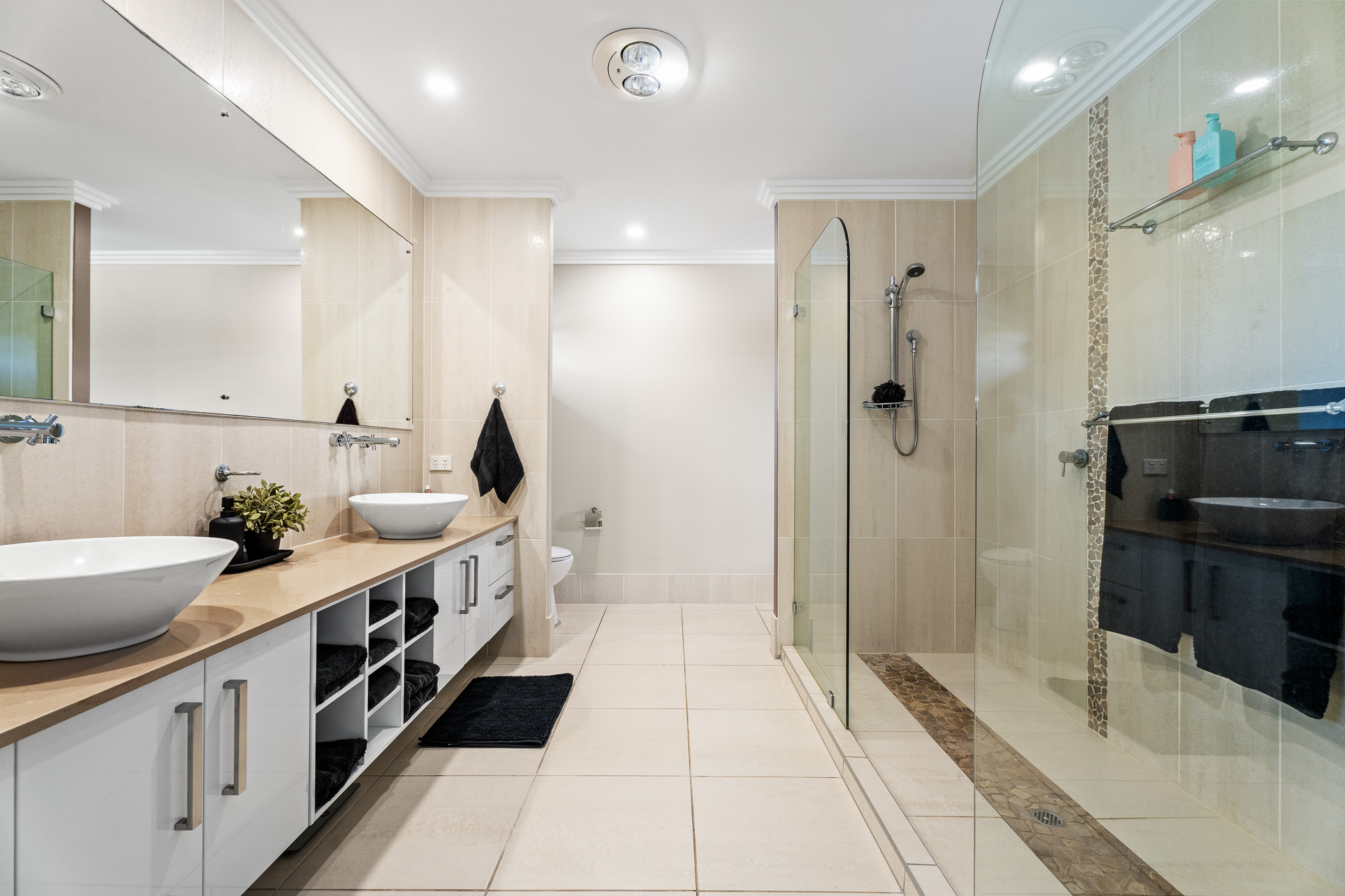 9-11 Gundesen Drive, URRAWEEN, QLD 4655 AUS