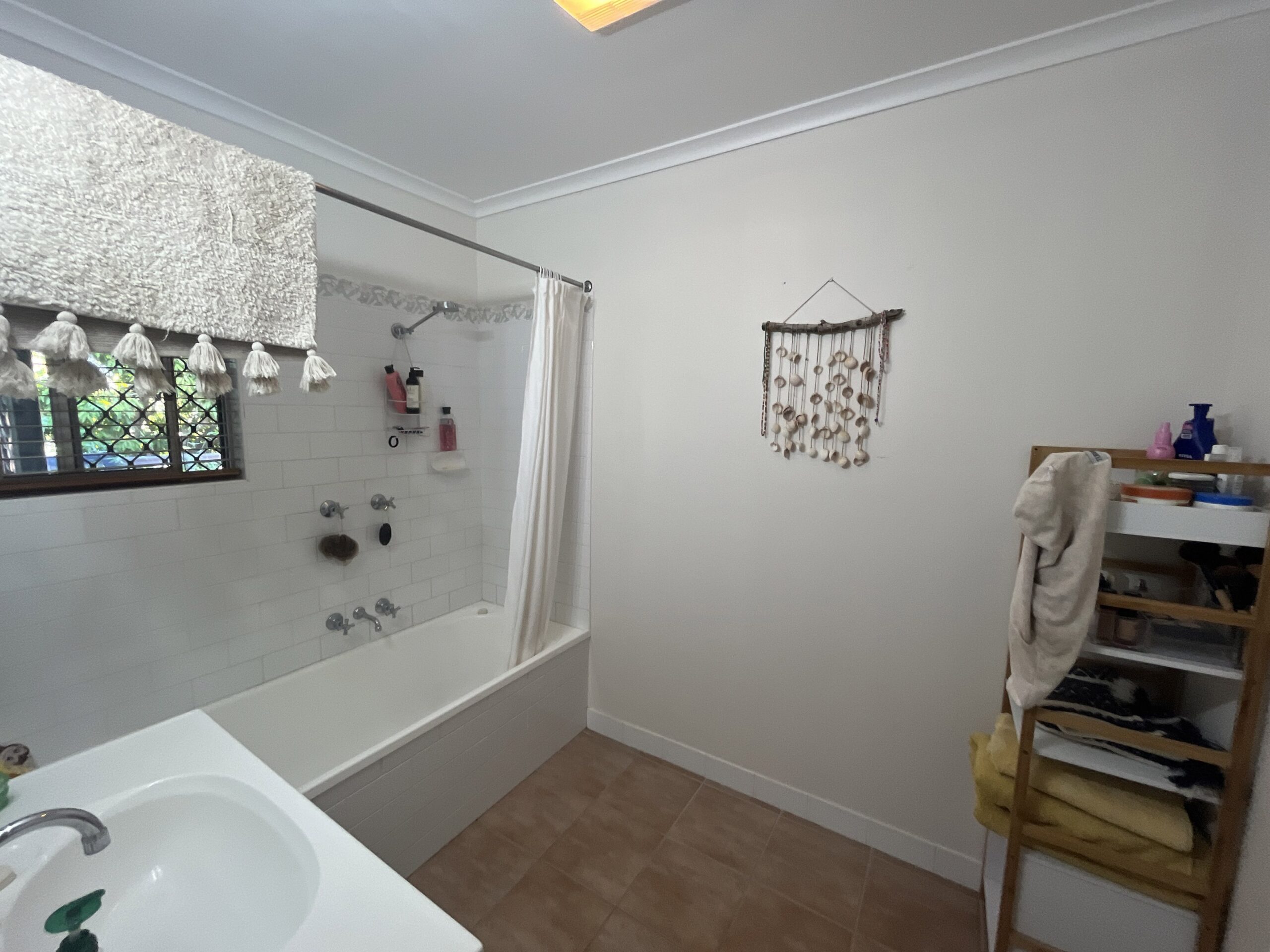 4 Barry Street, TORQUAY, QLD 4655 AUS