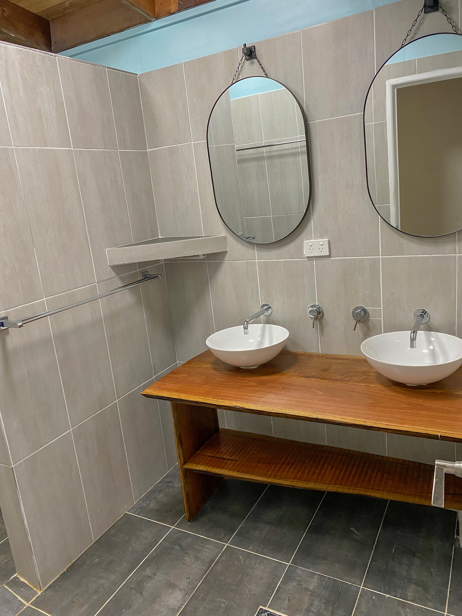 5a Mitchell Avenue, CRAIGNISH, QLD 4655 AUS