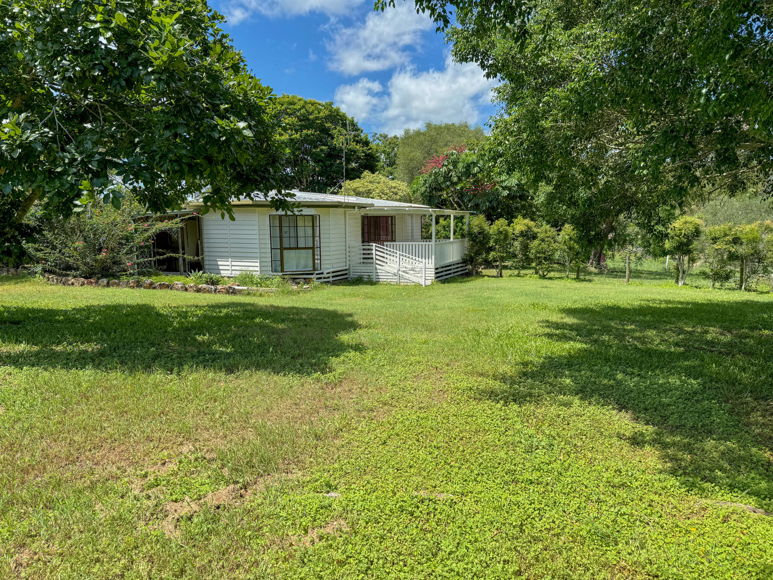 5a Mitchell Avenue, CRAIGNISH, QLD 4655 AUS
