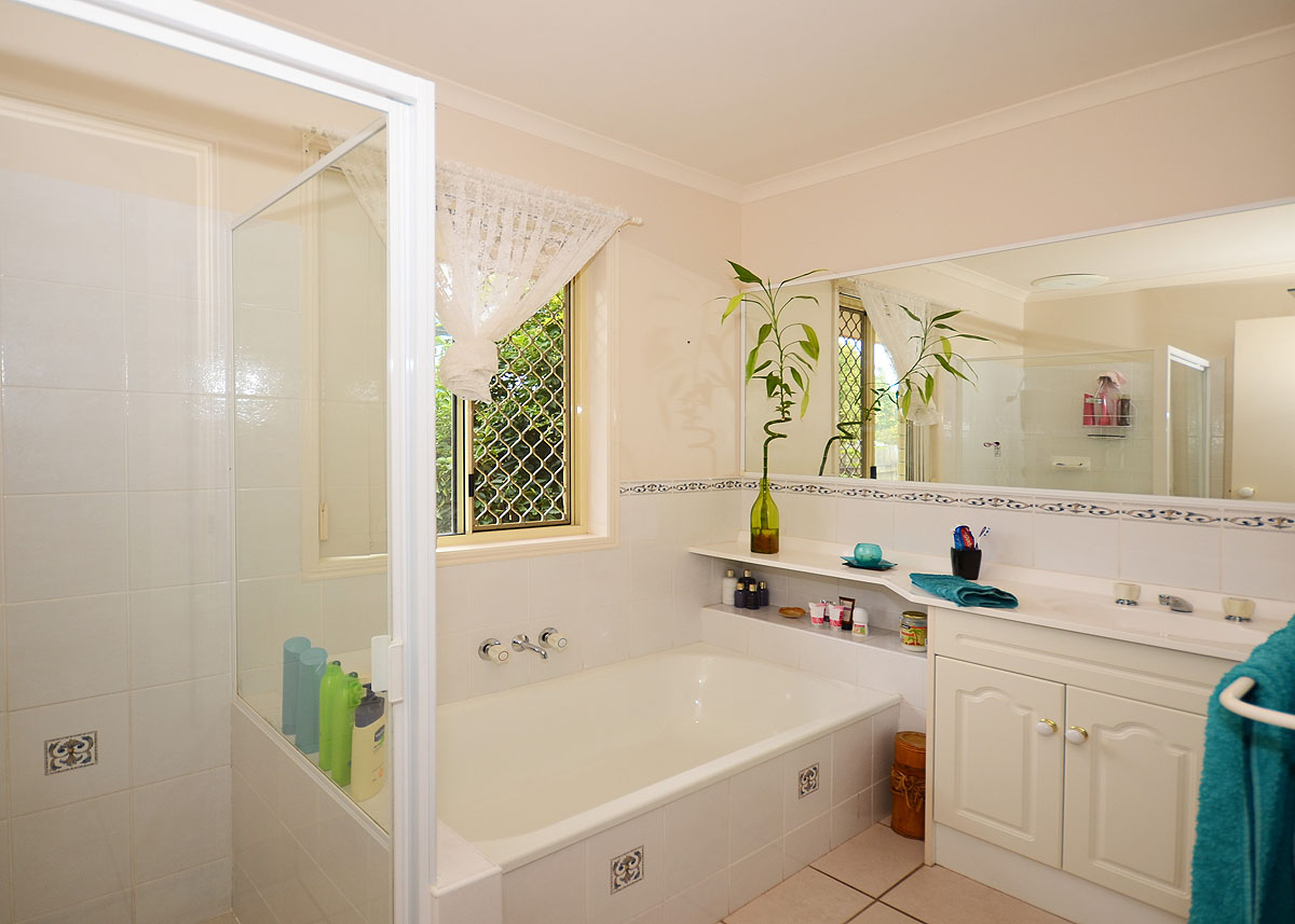 13 Ungowa Avenue, PIALBA, QLD 4655 AUS