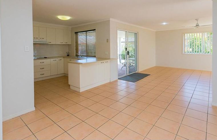 10 Cleo Court, TORQUAY, QLD 4655 AUS