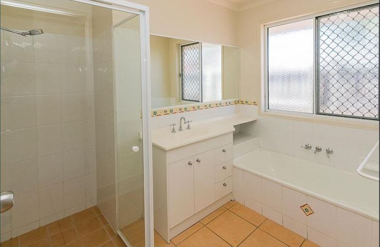 10 Cleo Court, TORQUAY, QLD 4655 AUS