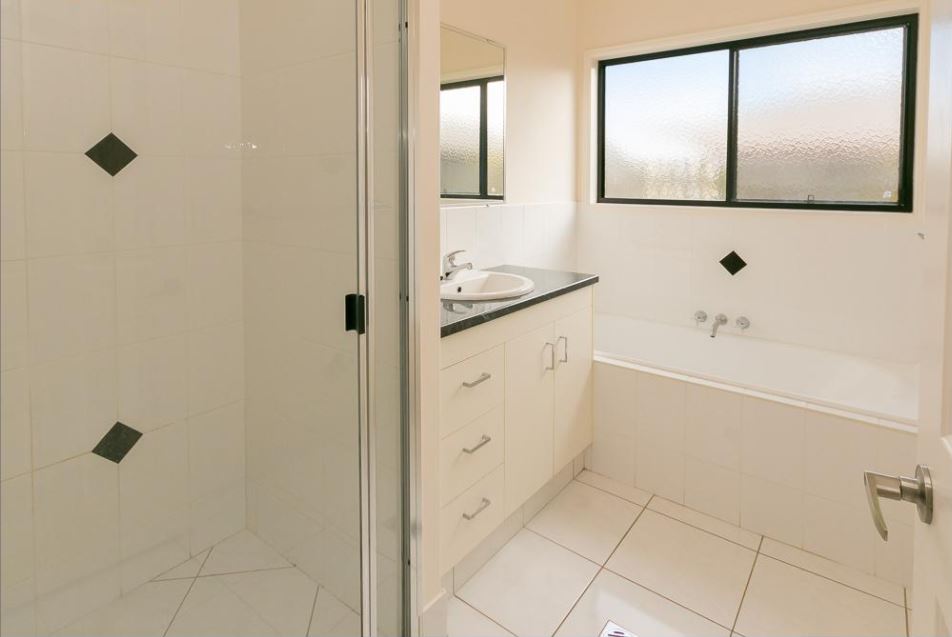 24 Bounty Circuit, ELI WATERS, QLD 4655 AUS