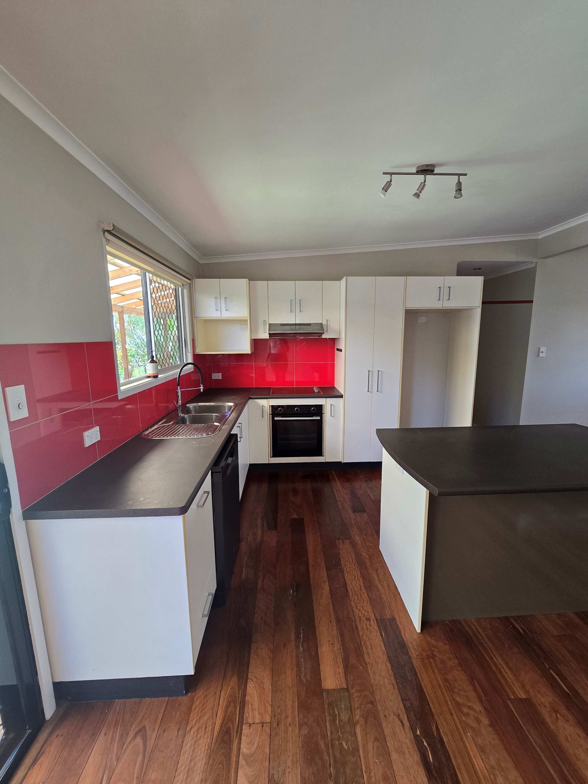 98 Hammond Street, URANGAN, QLD 4655 AUS