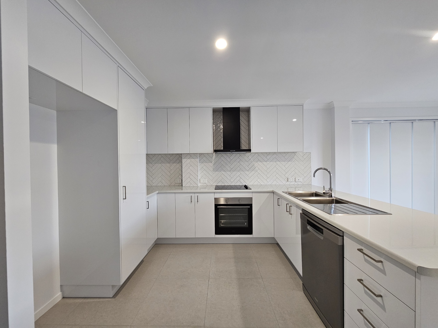 16 Fathom Court, BURRUM HEADS, QLD 4659 AUS