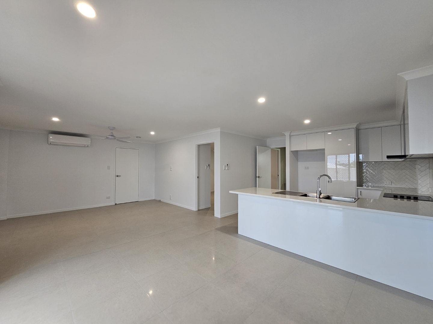 16 Fathom Court, BURRUM HEADS, QLD 4659 AUS