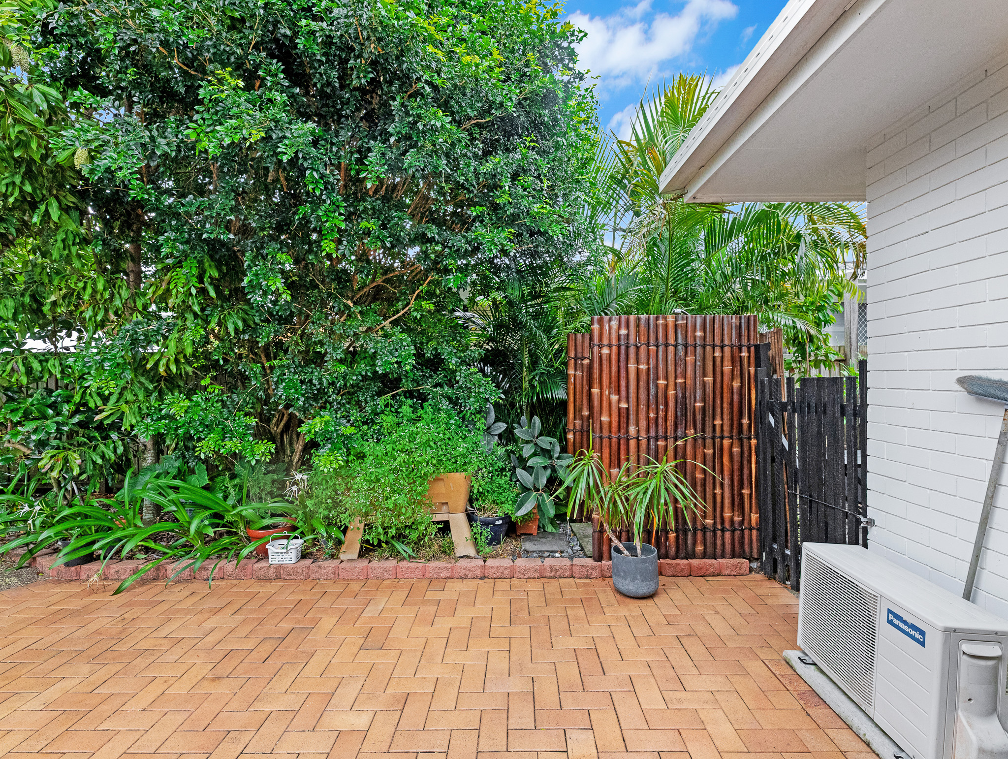 17 Campbell Street, TORQUAY, QLD 4655 AUS