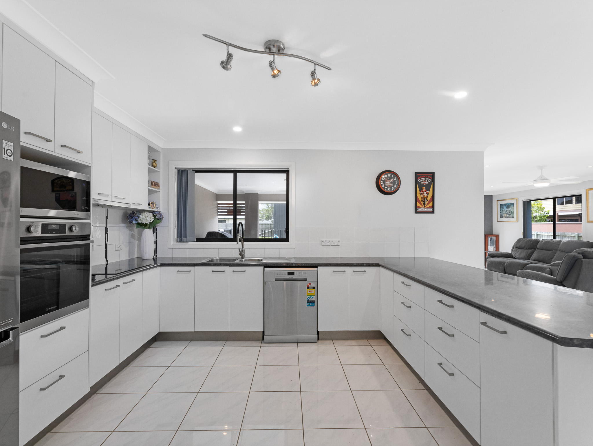 2 Walkers Road, URANGAN, QLD 4655 AUS
