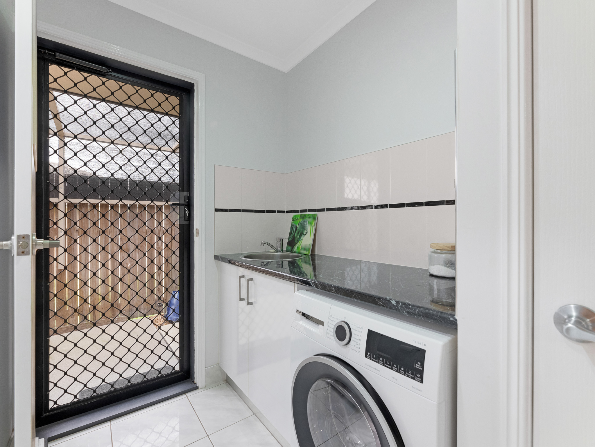 8 Tasman Drive, URRAWEEN, QLD 4655 AUS