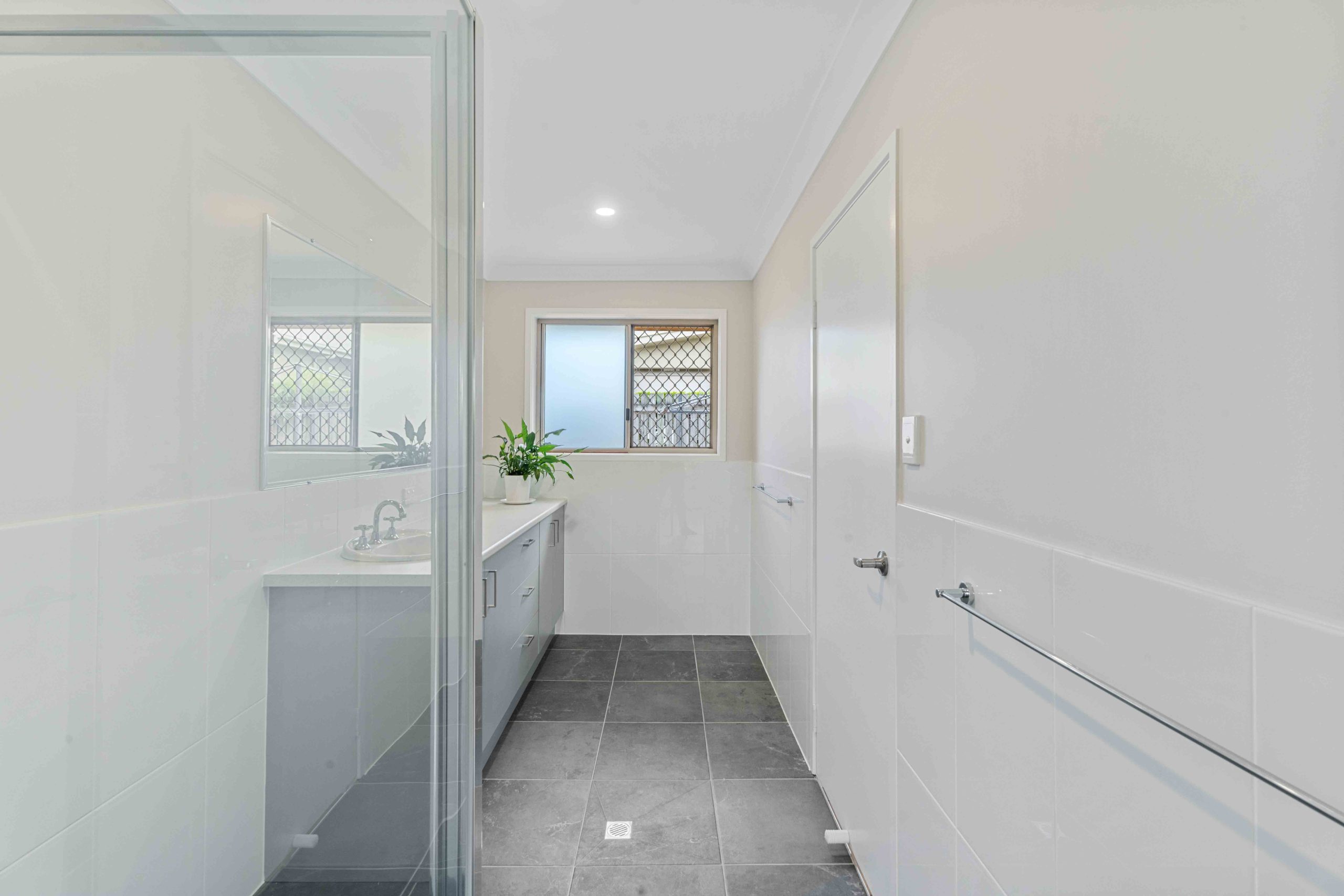 10 Hervey Street, SCARNESS, QLD 4655 AUS