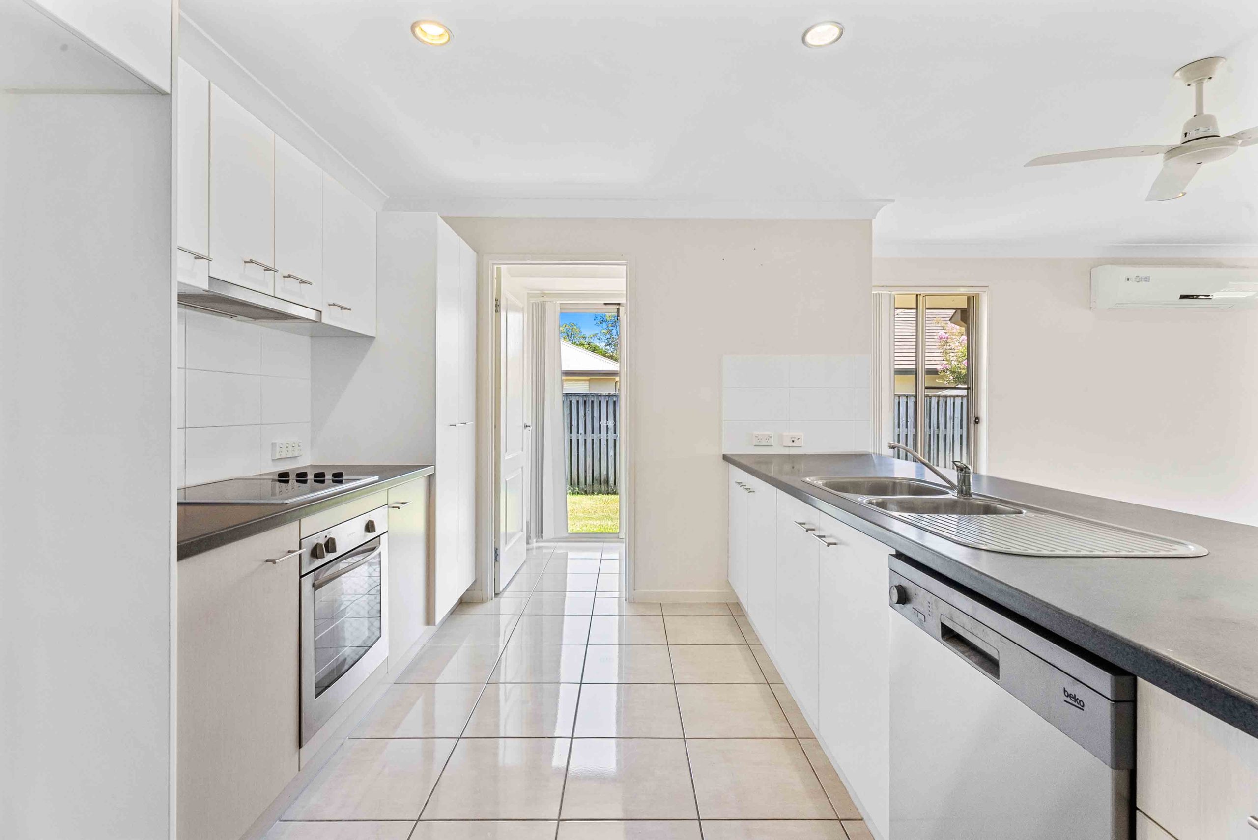 4 Parklink East Avenue, WONDUNNA, QLD 4655 AUS