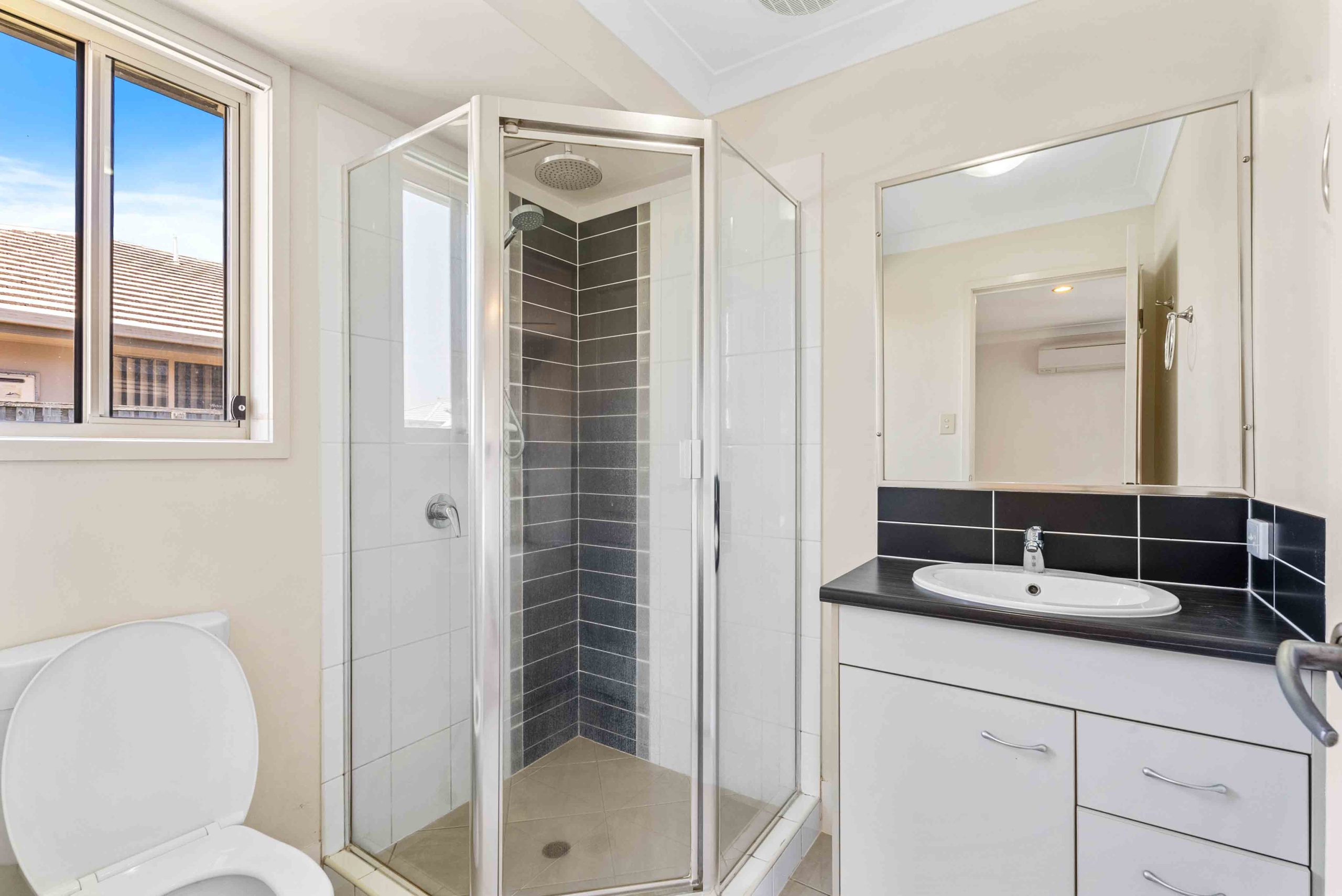 4 Parklink East Avenue, WONDUNNA, QLD 4655 AUS